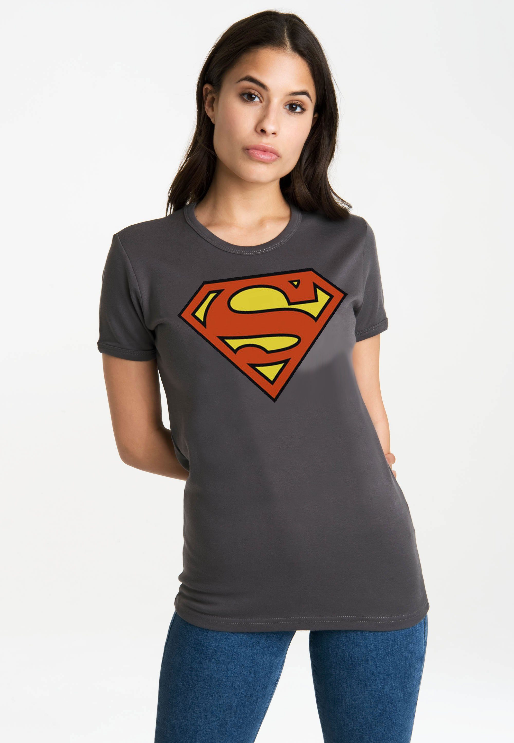LOGOSHIRT T-Shirt Superman Logo mit trendigem Superhelden-Print grau