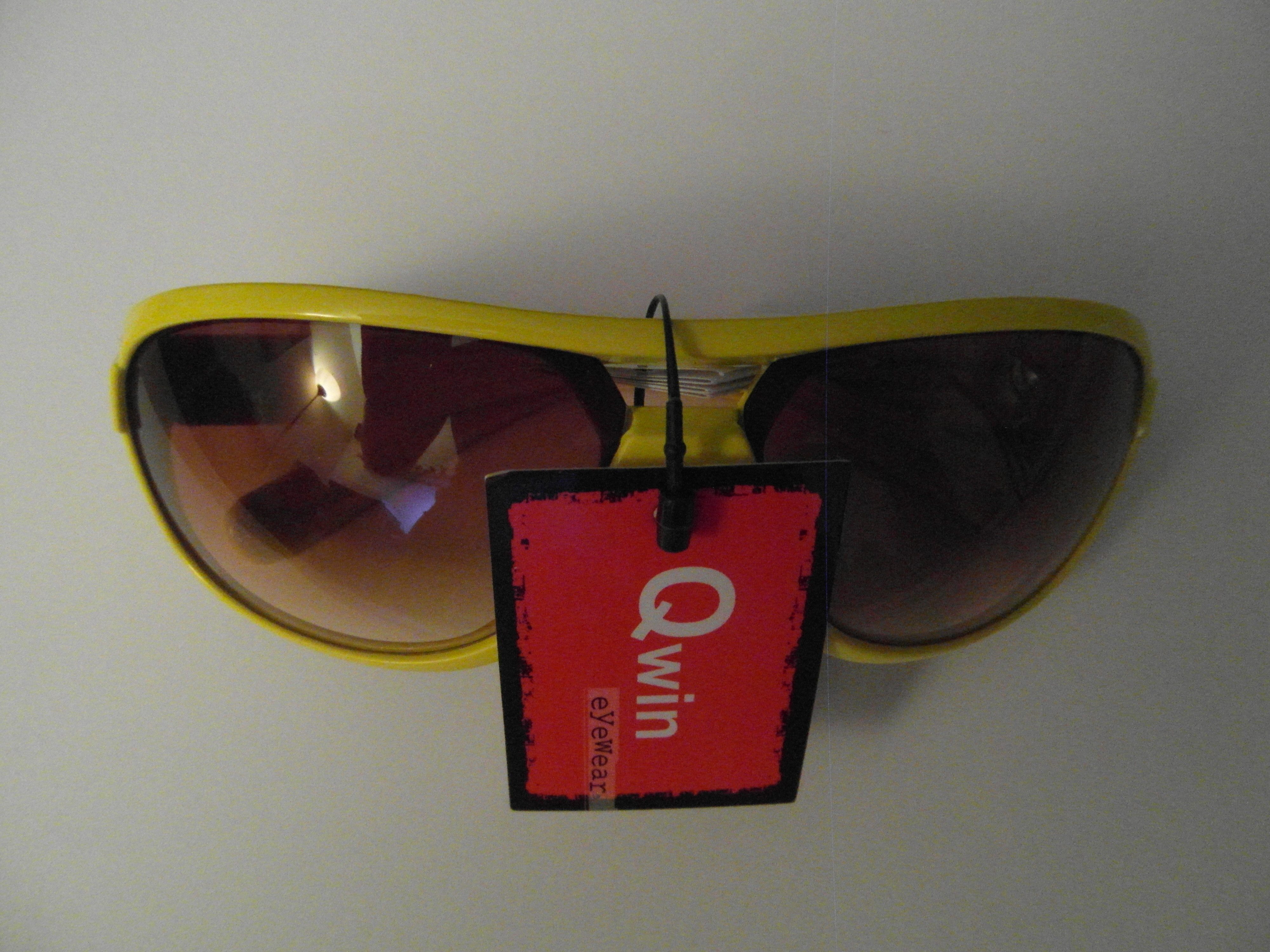 QWIN Retrosonnenbrille Top-modische Fashion Sonnenbrille Unisex UV400 Festival (Farben, schwarz, weiß, rot, 1-St., Erhältlich in verschiedenen stylischen Farben) Aviator Design Klassischer Pilotenbrillenstil, Getönte Gläser