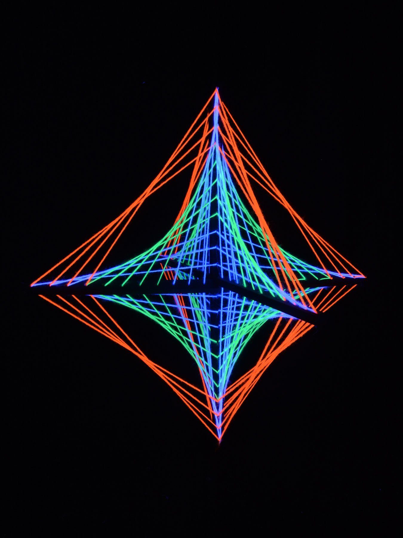 PSYWORK Dekoobjekt Schwarzlicht 3D StringArt leuchtet "Cosmic Schwarzlicht UV-aktiv, Star", Stern unter 45cm, Fadendeko