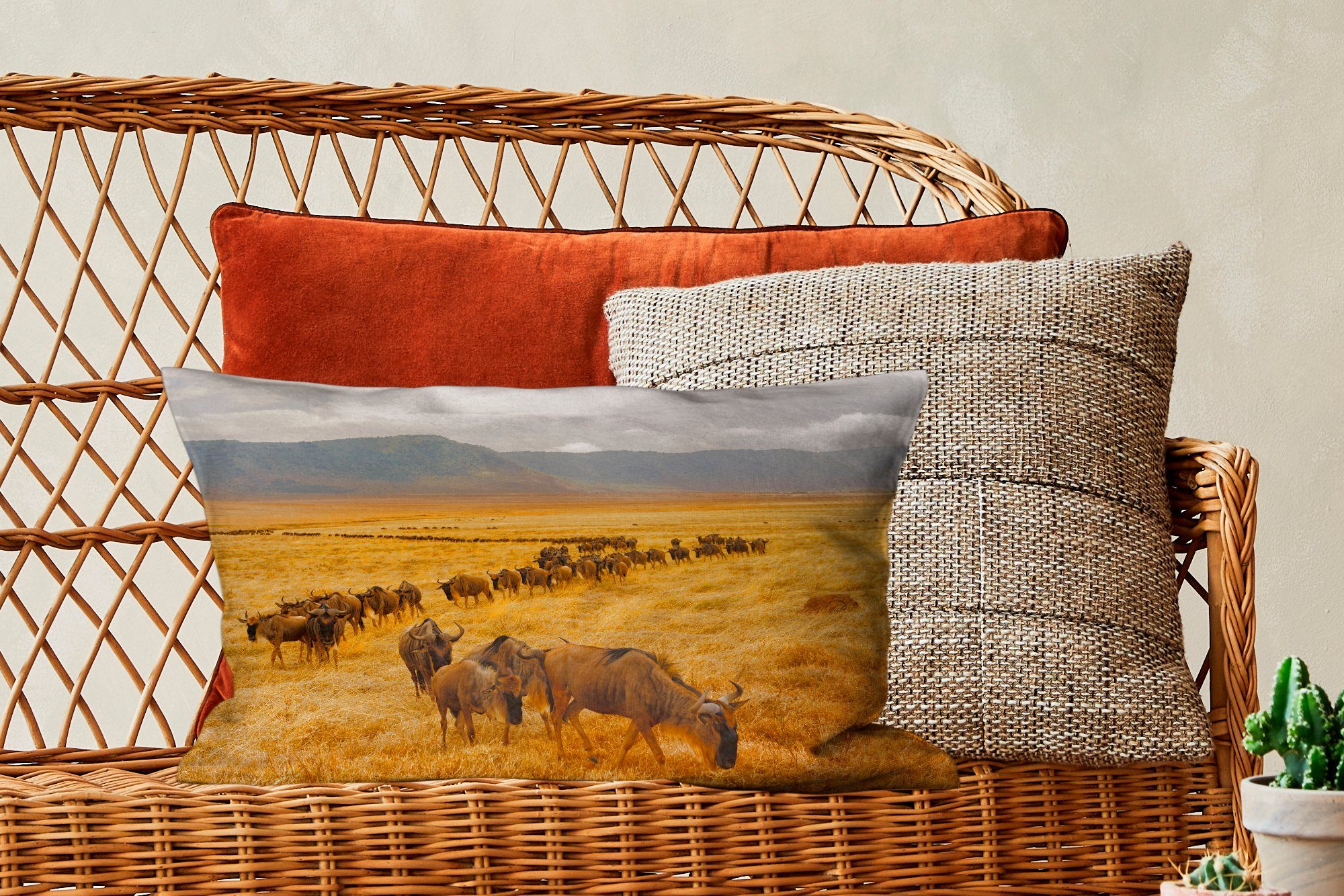 Tansania, von Dekoration, MuchoWow Wildtierherde Wohzimmer in Füllung, im Schlafzimmer mit Dekokissen Zierkissen, Dekokissen Krater Ngorongoro