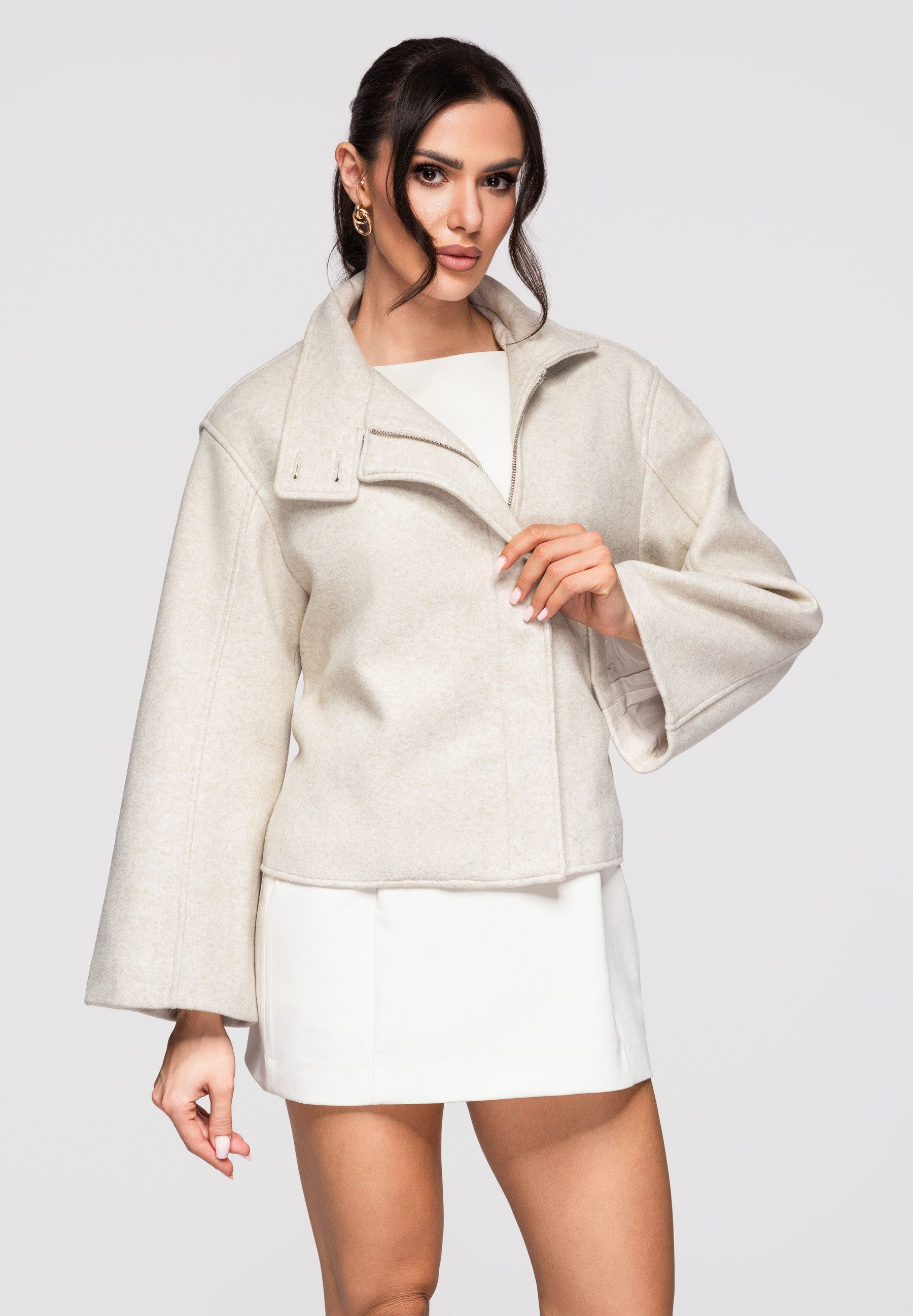 Hemdjacke Damenjacke in kürzerer Länge mit leicht ausgestellter Silhouette.