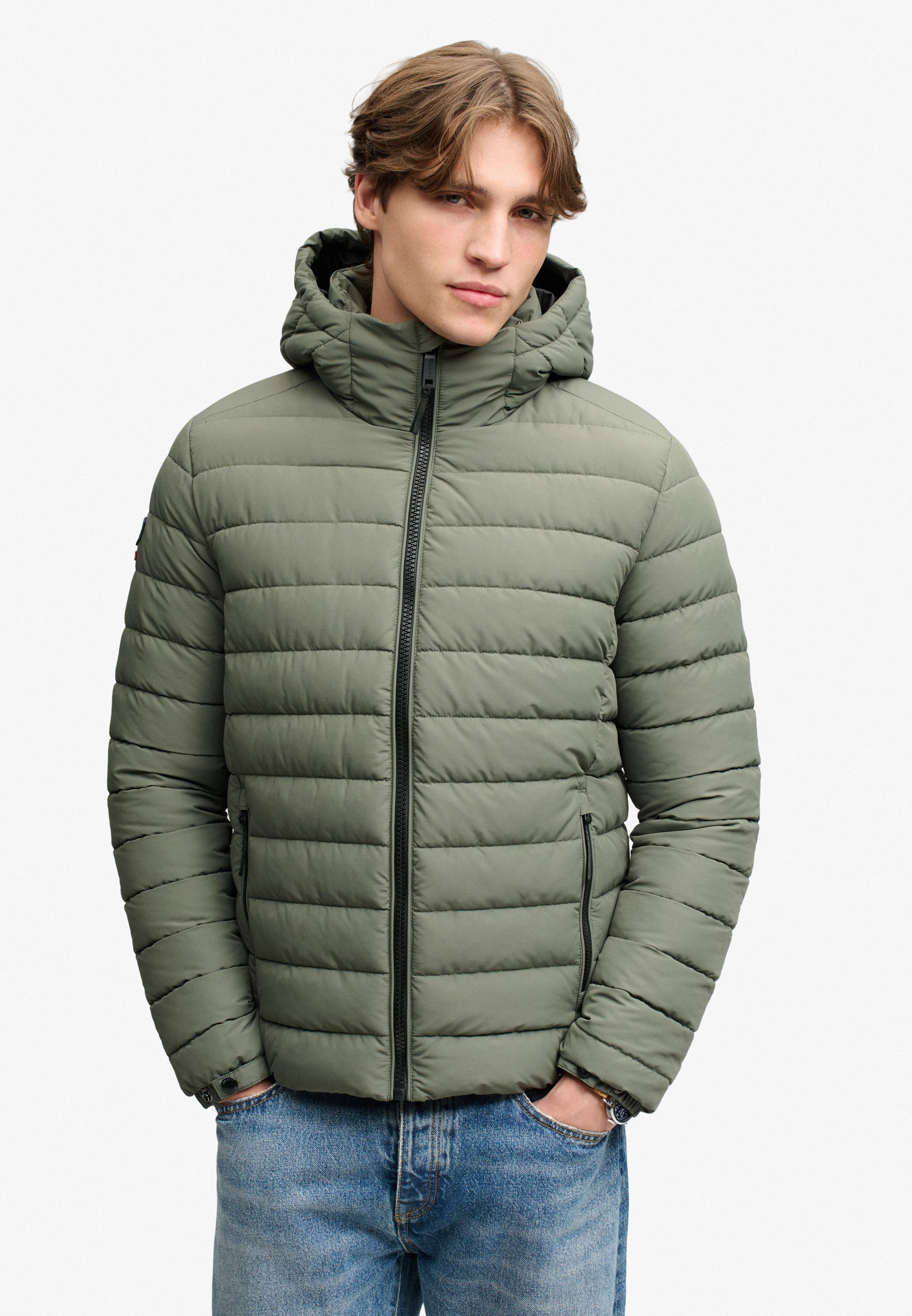 Superdry Steppjacke HOOD FUJI MIDWEIGHT PADDED JKT Kunstfaser, slim fit