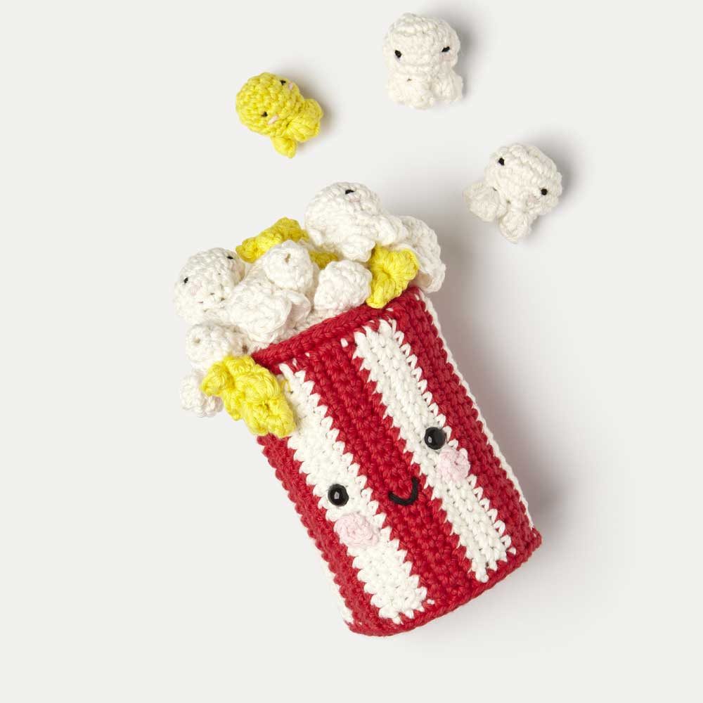 DMC Kreativset DMC Amigurumi Häkelkit "Pop The Corn", 14x7cm, (embroidery kit by Marussia)
