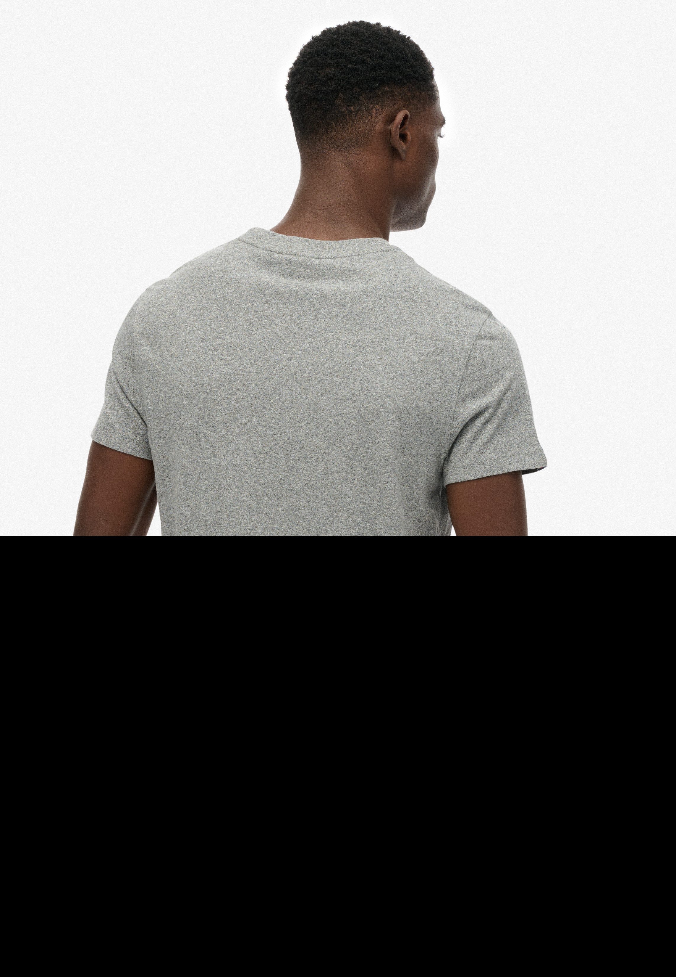 Superdry Rundhalsshirt ESSENTIAL LOGO EMB TEE aus Baumwolle und Single Jersey, Slim Fit, Kurzarm, hüftlang