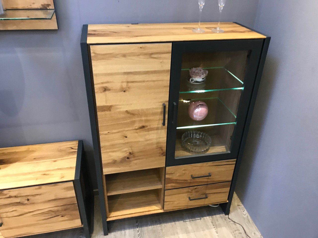 ELFO Stauraumvitrine Janne Highboard Alteiche Metall graphitgrau Breite 97, günstig online kaufen