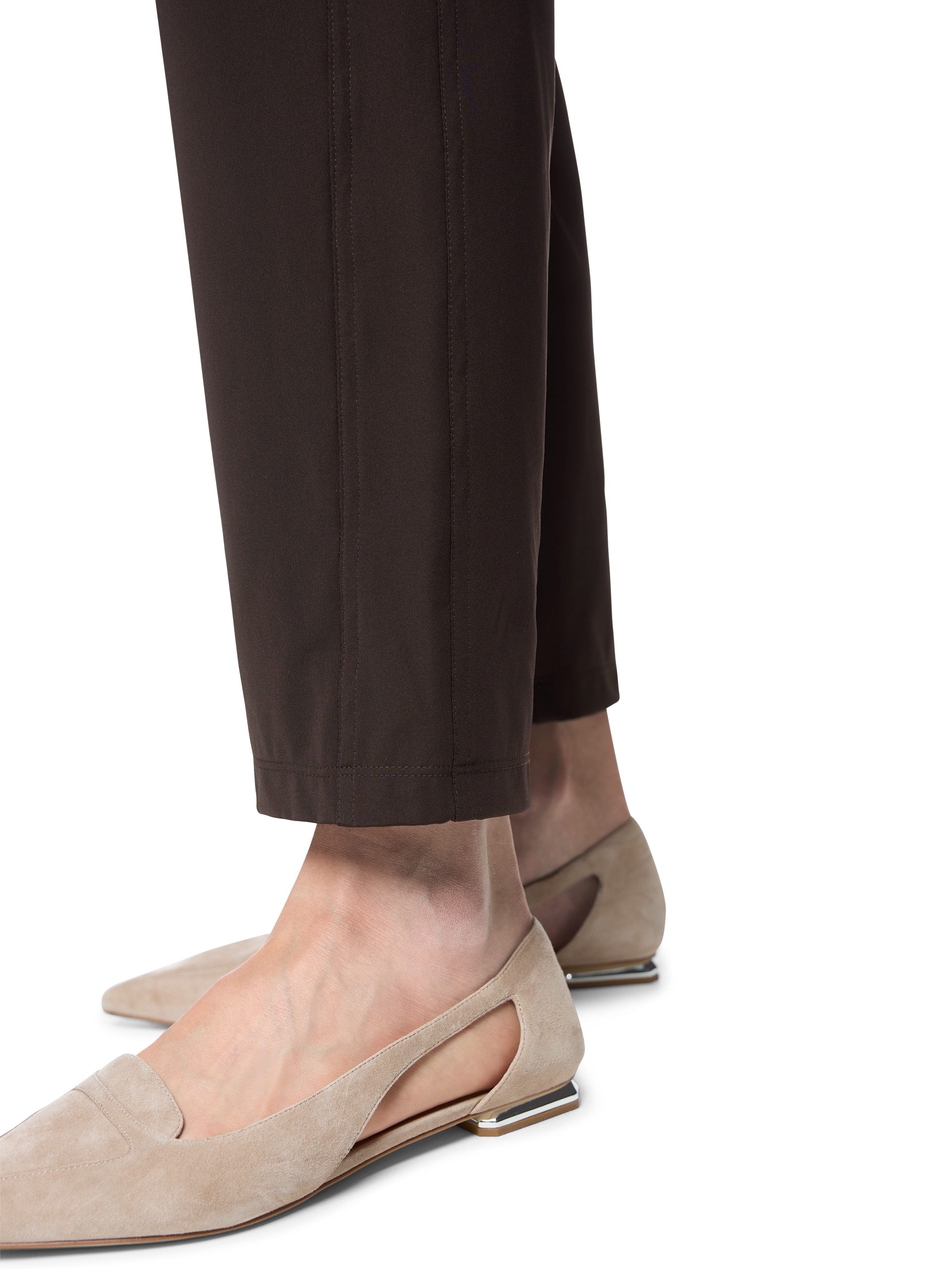 Marc Cain Schlupfhose Muted Motion Premium Damenmode Model: RHODOS im Relaxed Fit – Bild 2 von 5