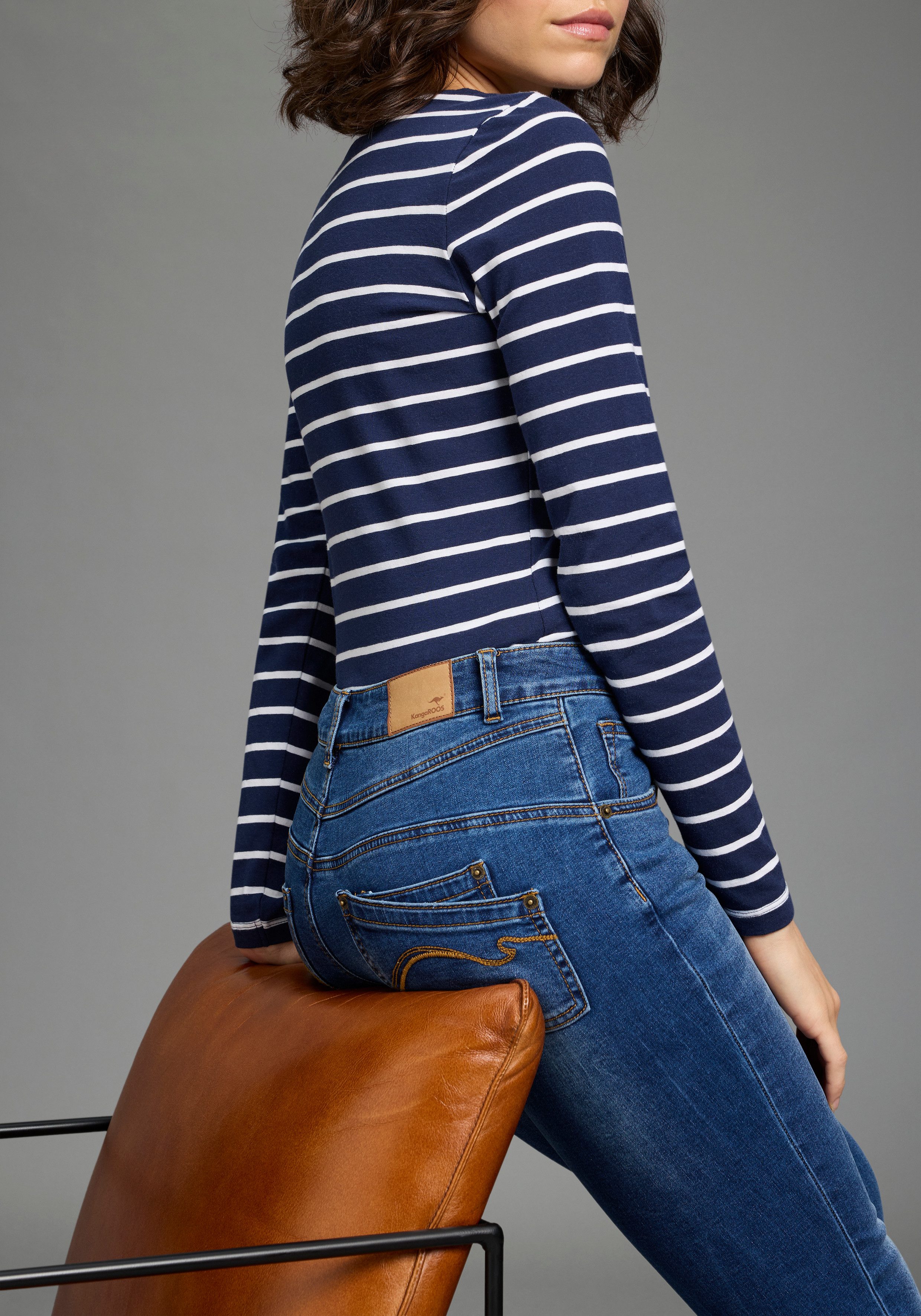 KangaROOS Relax-fit-Jeans RELAX-FIT HIGH WAIST knöchelfreie Schnittform, krempelbare Beinabschlüsse