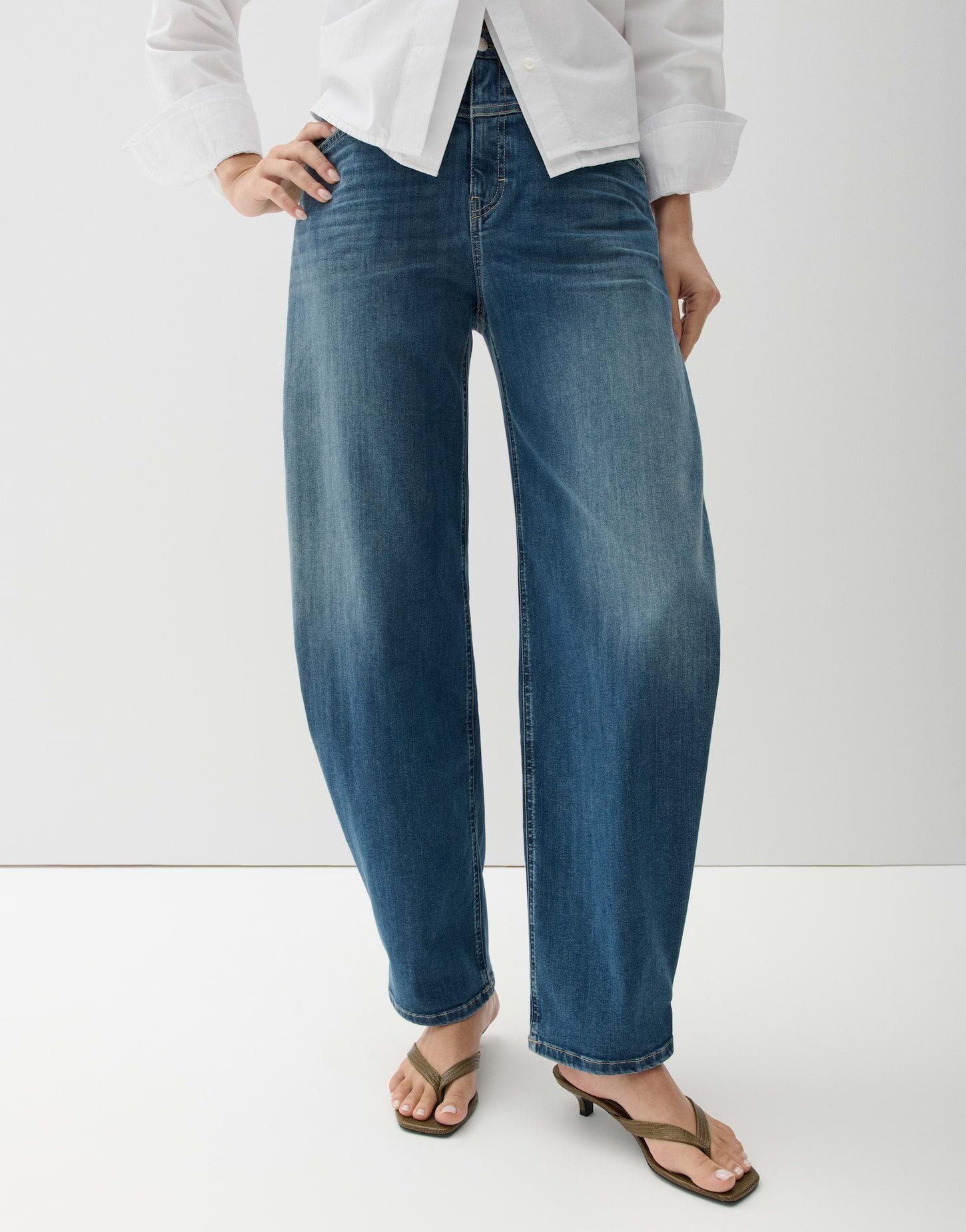 OPUS PANTS Relax-fit-Jeans MARI PATRON Barrel Jeans aus Dry Indigo® Mid Rise mit Knopfdetail für vielseitige Looks