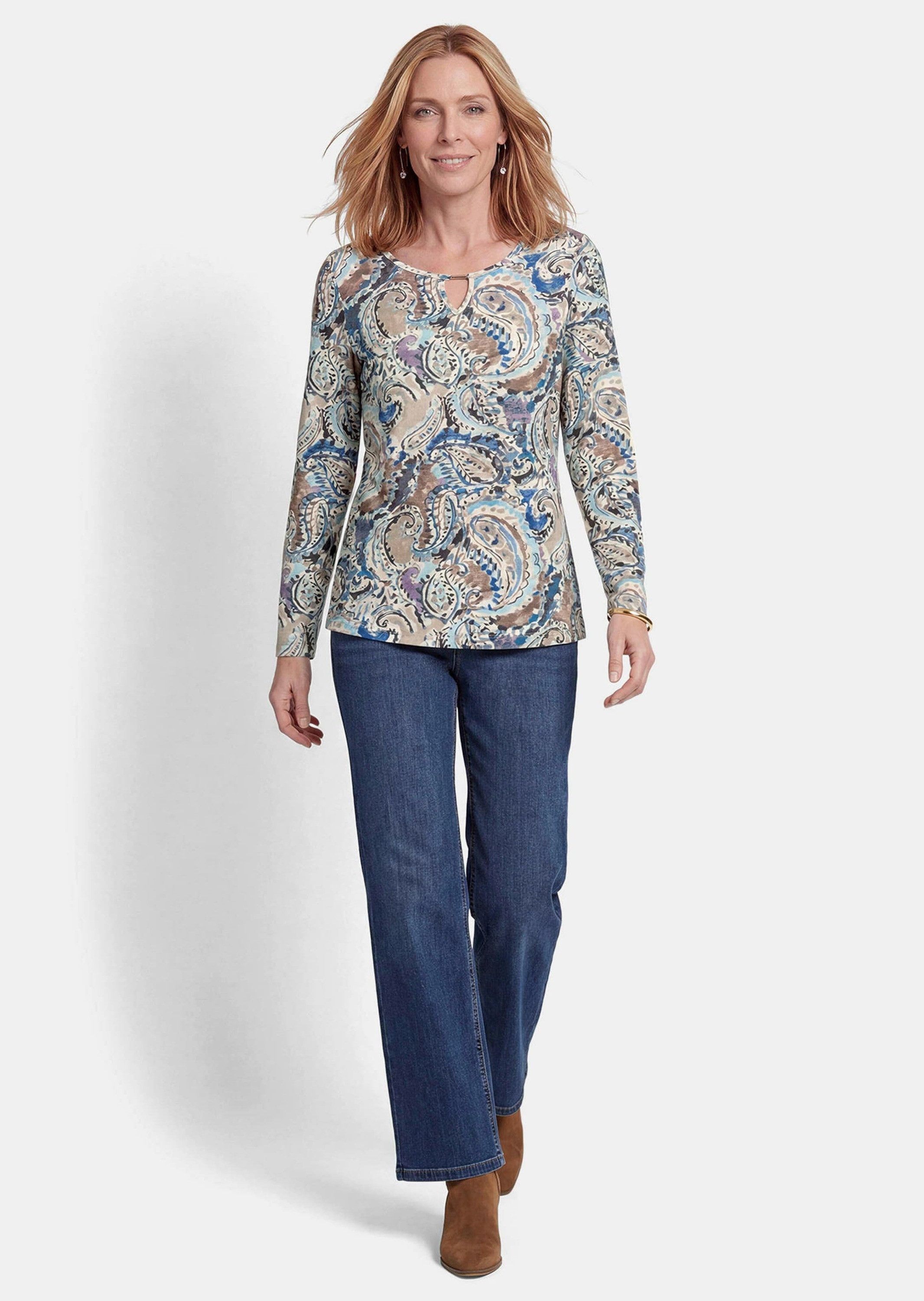 GOLDNER Print-Shirt Kurzgröße: Paisleyshirt mit Schmuckdetail Elastisches Langarmshirt aus Viskose-Jersey mit Zierausschnitt