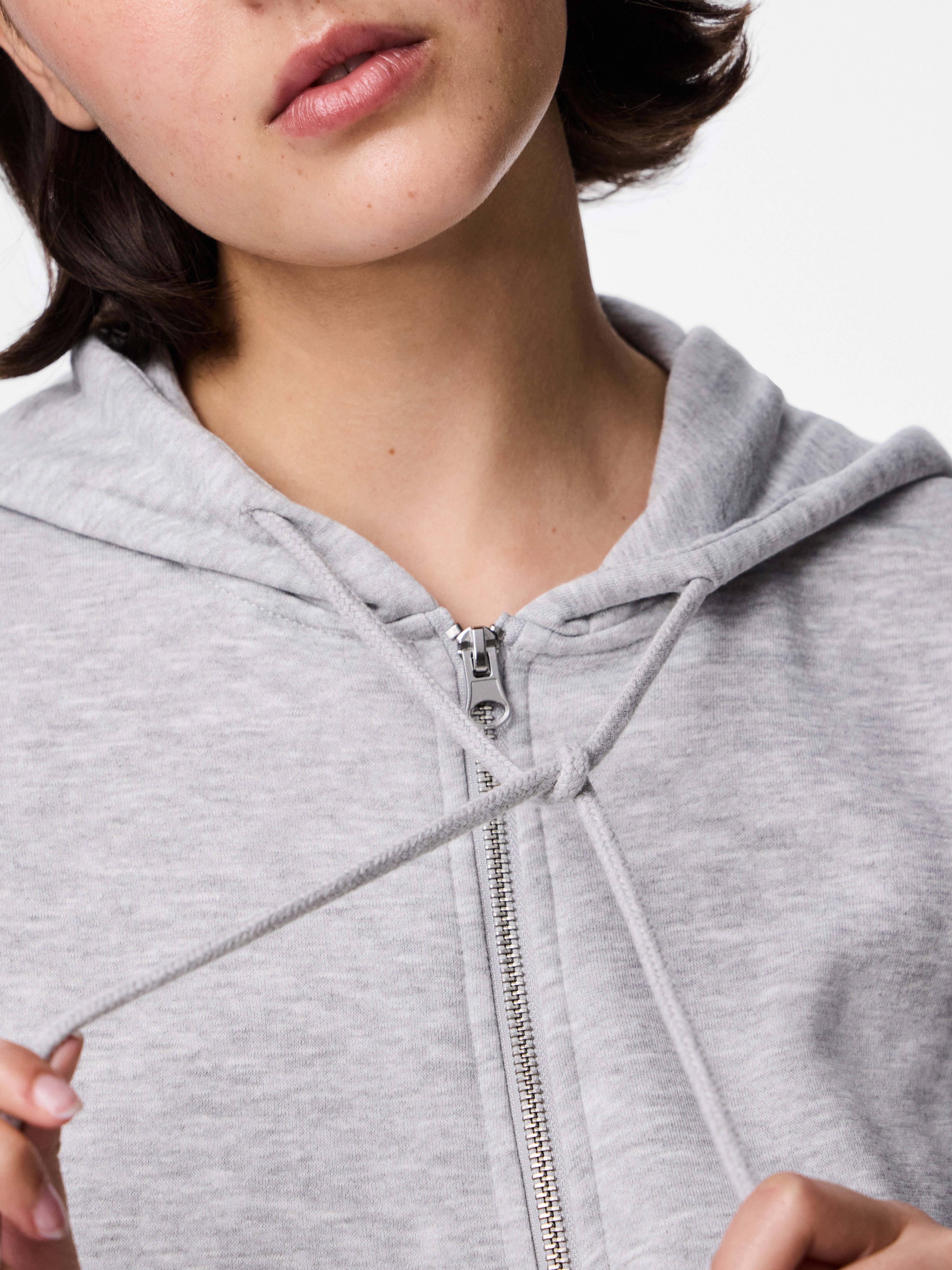 pieces Kapuzensweatshirt PCCHILLI LS ZIP HOODIE NOOS BC