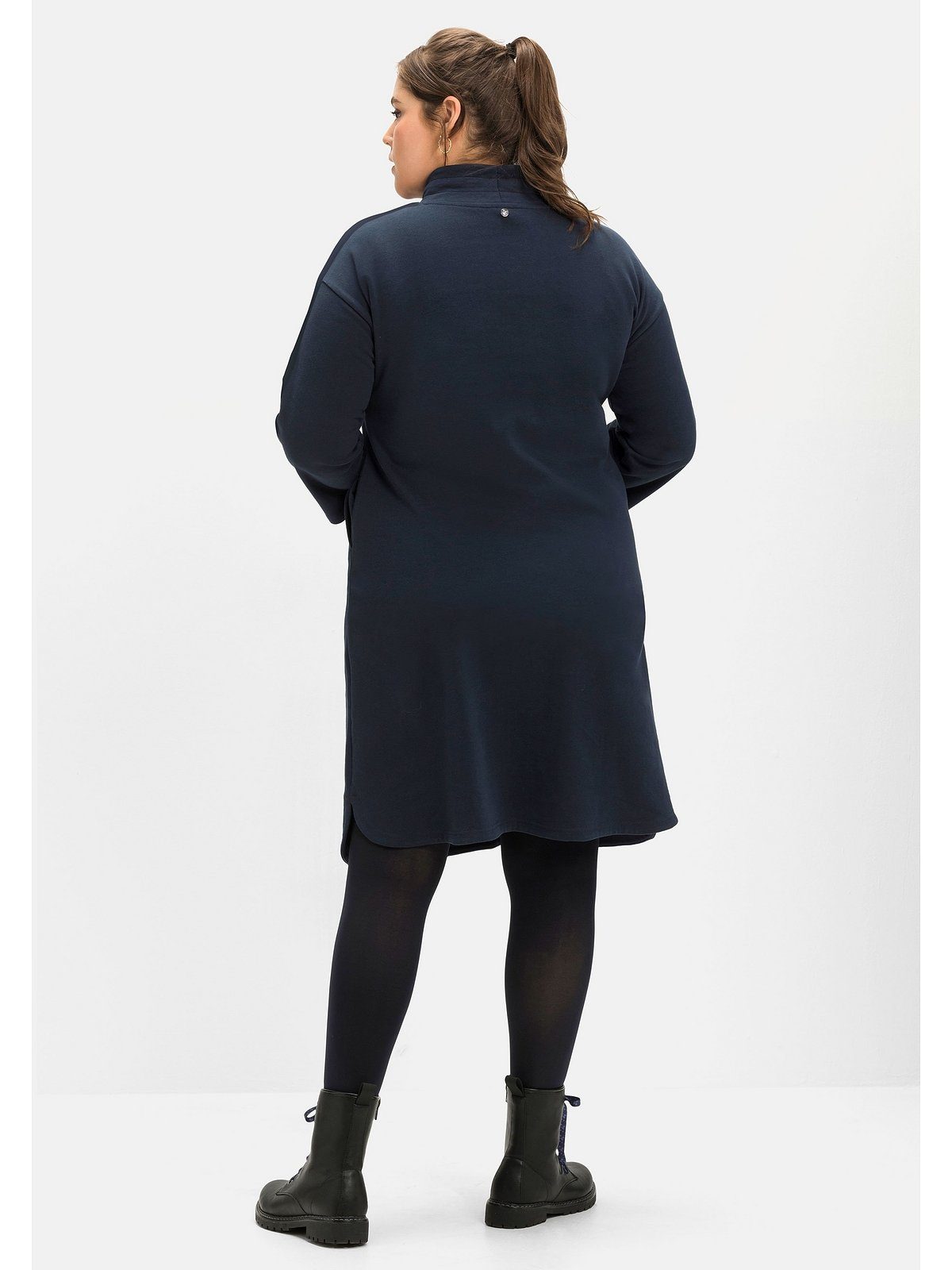 Sheego Sweatkleid mit nachtblau an Arm Größen Schulter und Streifentape Große