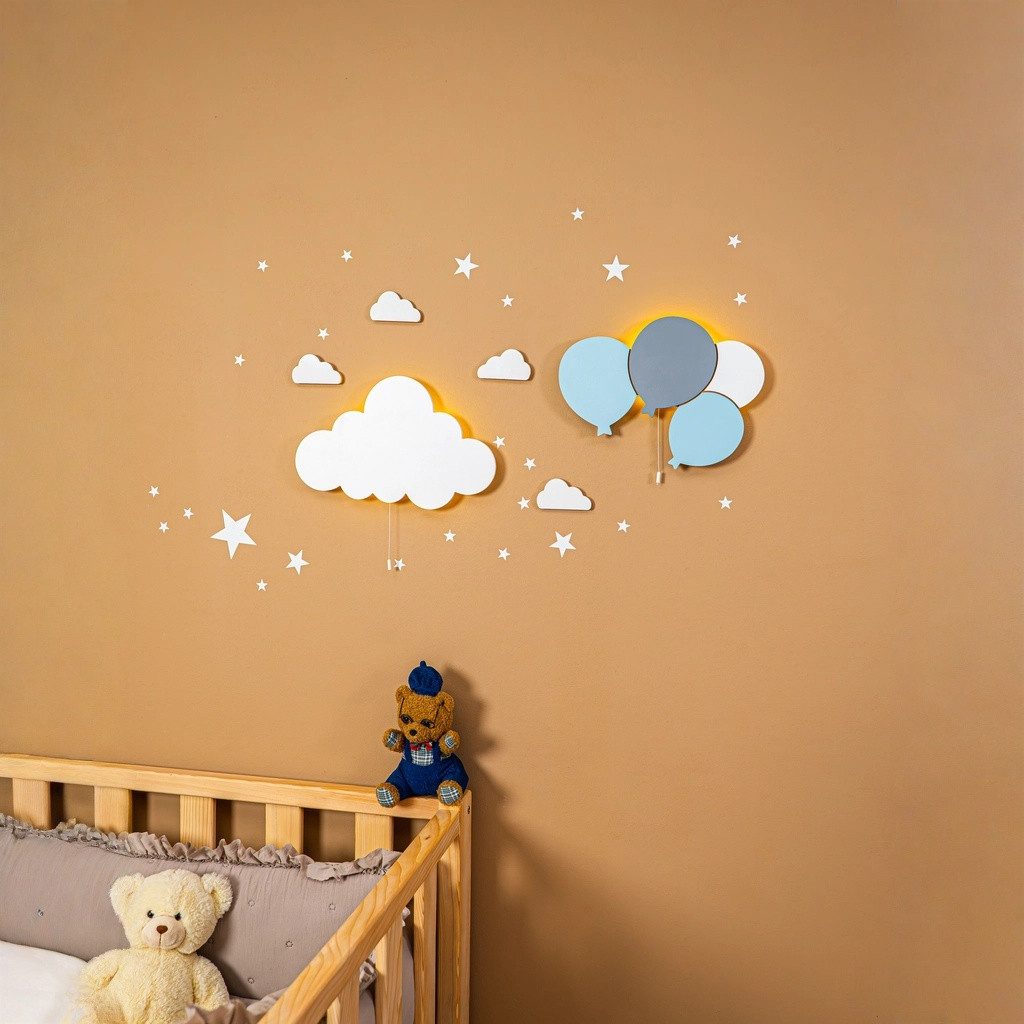 COZYCOLLECTIONS LED Wandleuchte LED-Wandnachtlicht blauen Balloons und Wolke in Holzoptik, LED, Warmweiß, Montessori-Design: ruhige Formen, warmes LED, kabellos