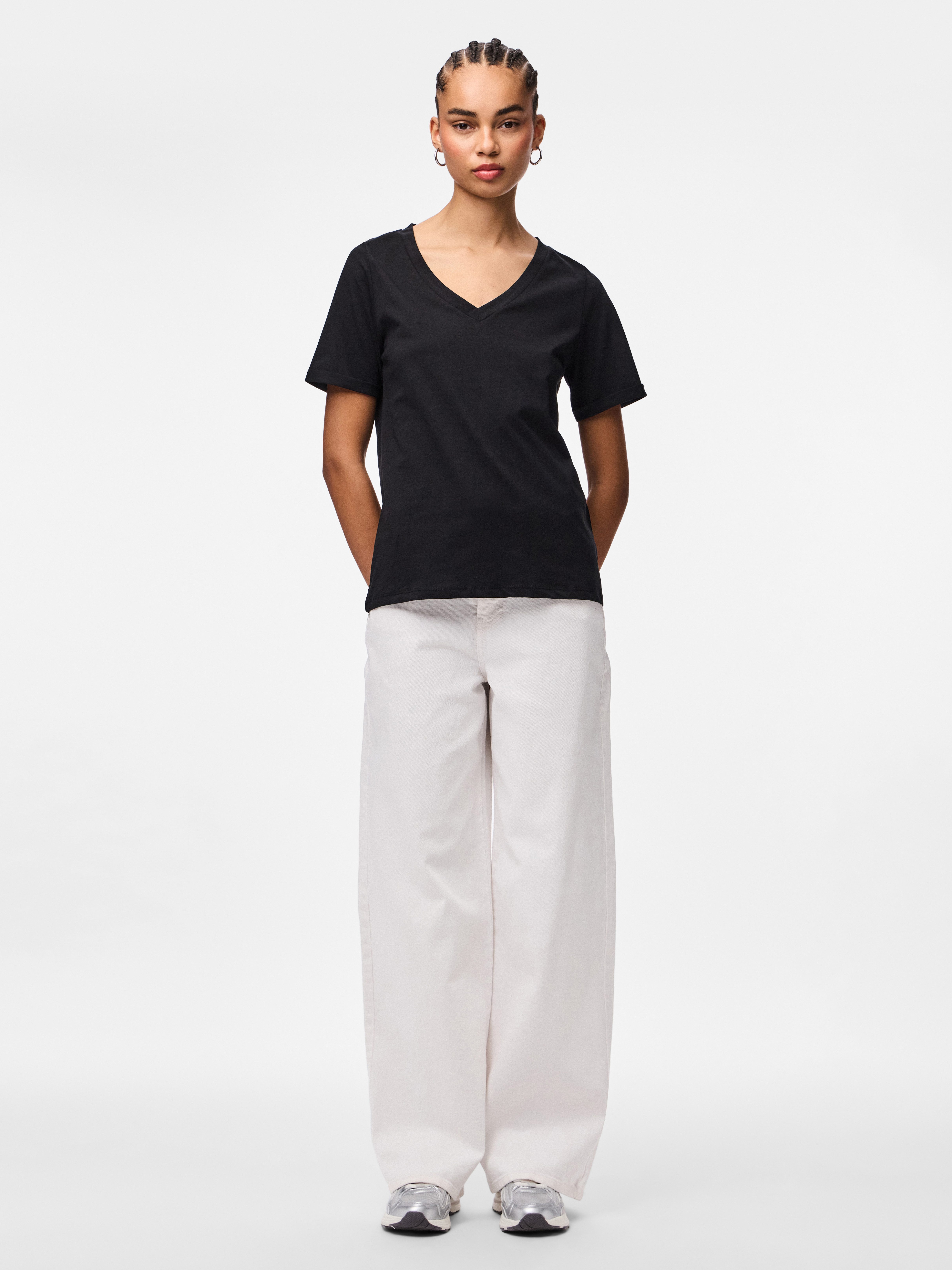 pieces Kurzarmshirt PCRIA SS V-NECK SOLID TEE JRS NOOS BC Baumwolle, regular fit