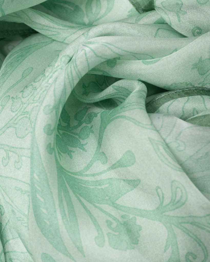 MayTree Seidenschal Seidenchiffon zarte Blumen70 x 180 cm, (Stück), Seidentuch 100% Seide, zart und durchsichtig – Bild 4 von 5