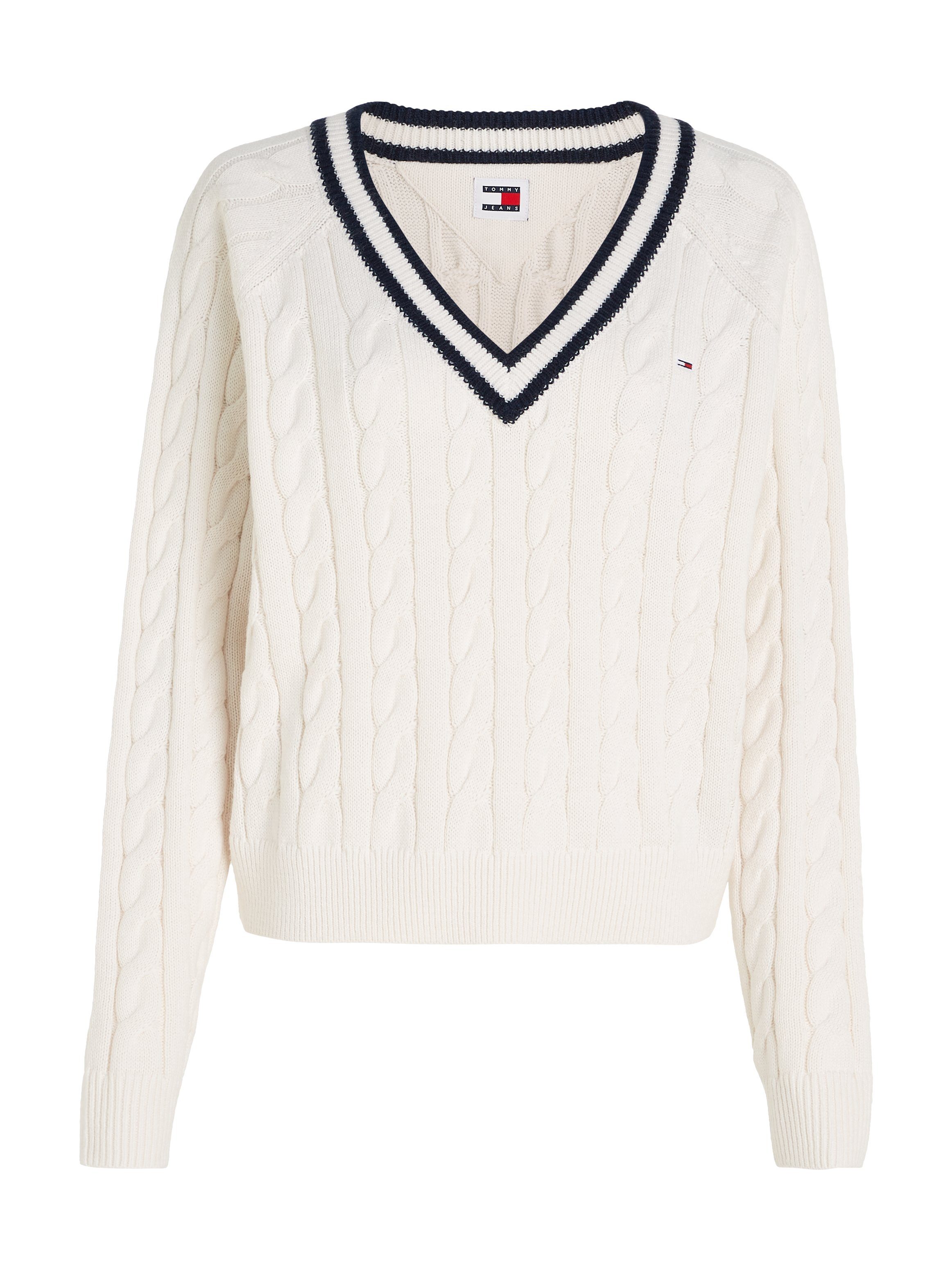V-NECK Ancient_White SWEATER Logostickerei Jeans Tommy TJW CABLE mit V-Ausschnitt-Pullover