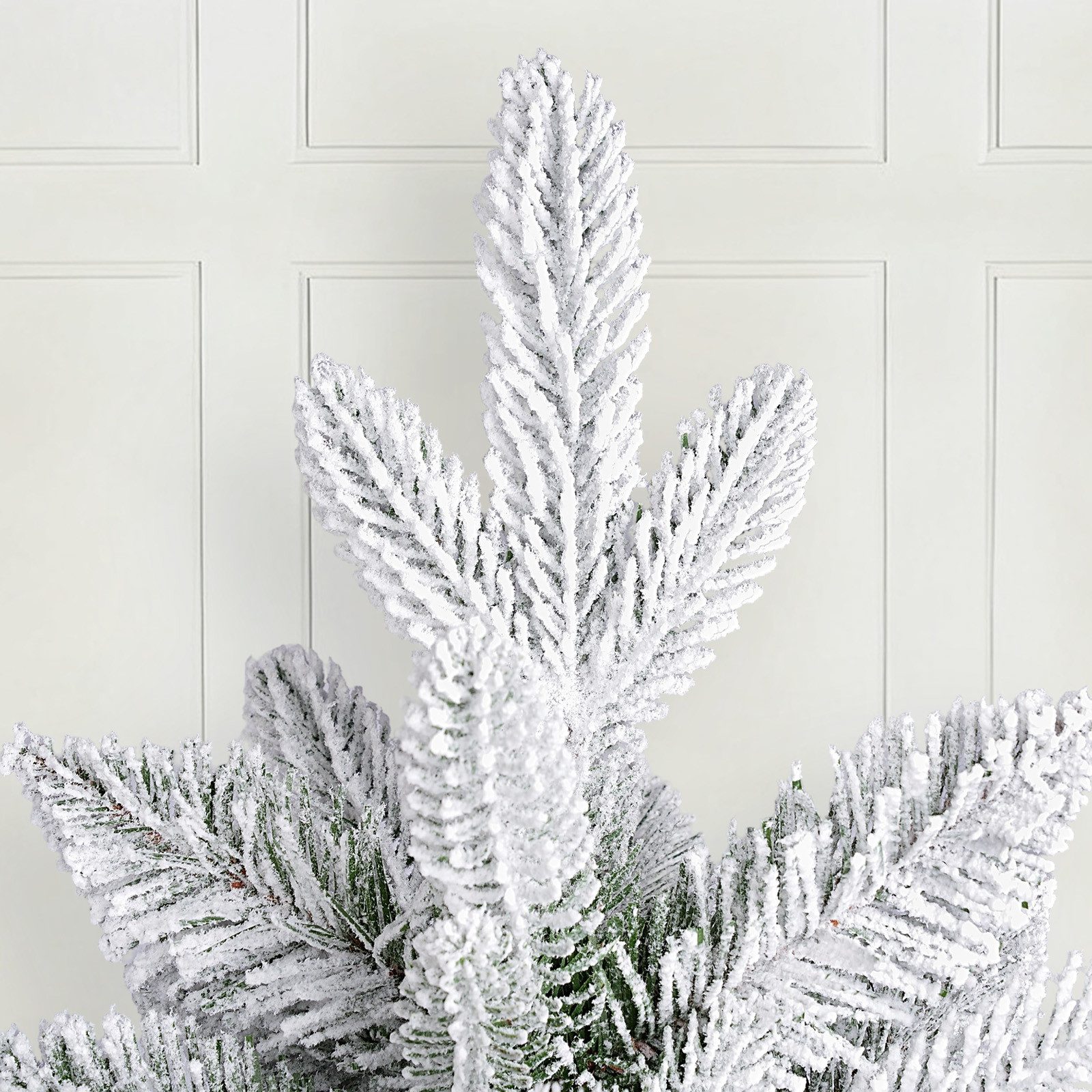 Salcar Künstlicher Weihnachtsbaum mit Schnee Tannenbaum Künstlich Christbaum mit Weiß Schneeflocken, 180 cm, Ø 123 cm, 573 PE- und 657 PVC-Zweige, insgesamt 1230 Zweige