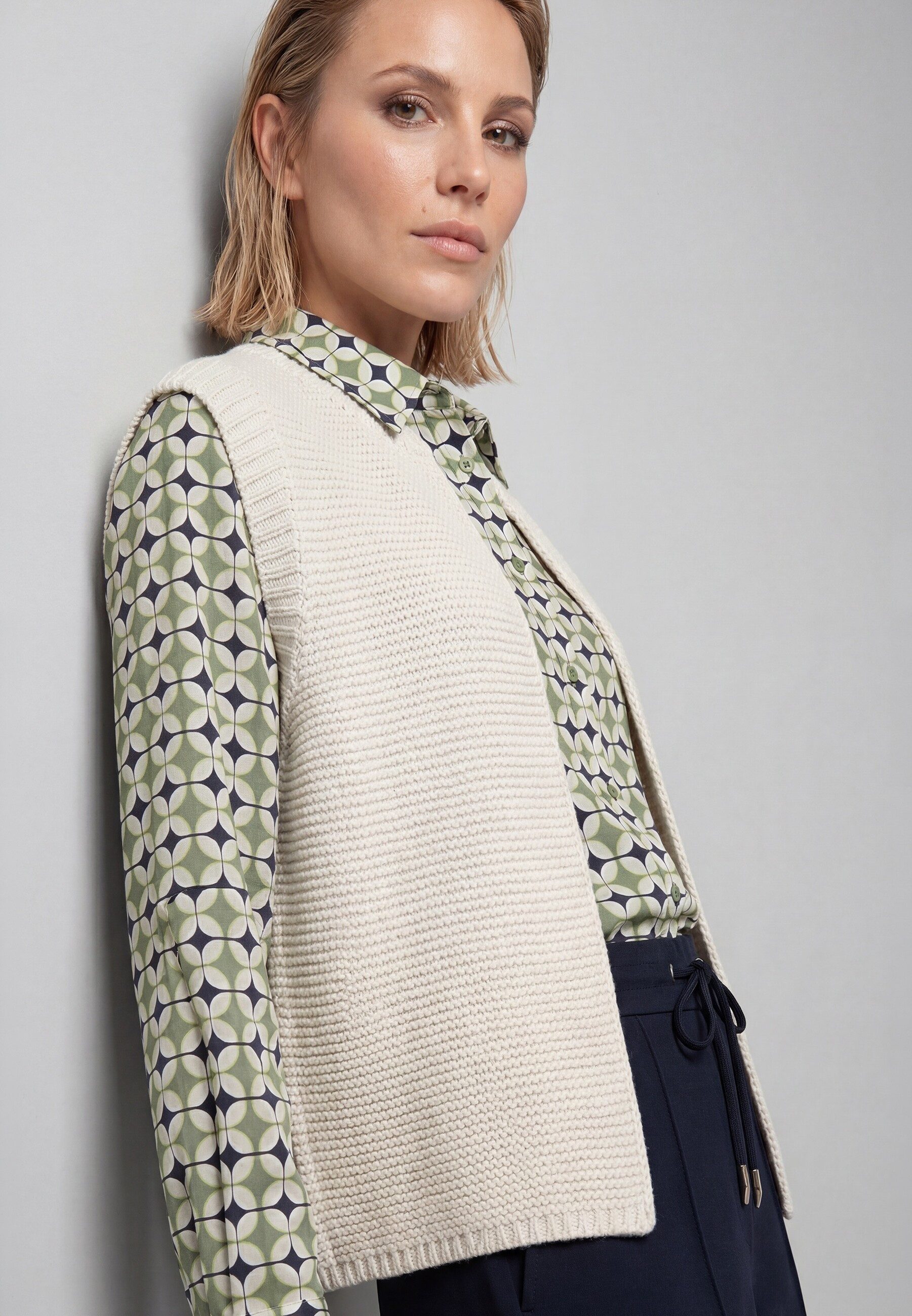 Olsen Strickpullover Weste mit dezentem Stehkragen
