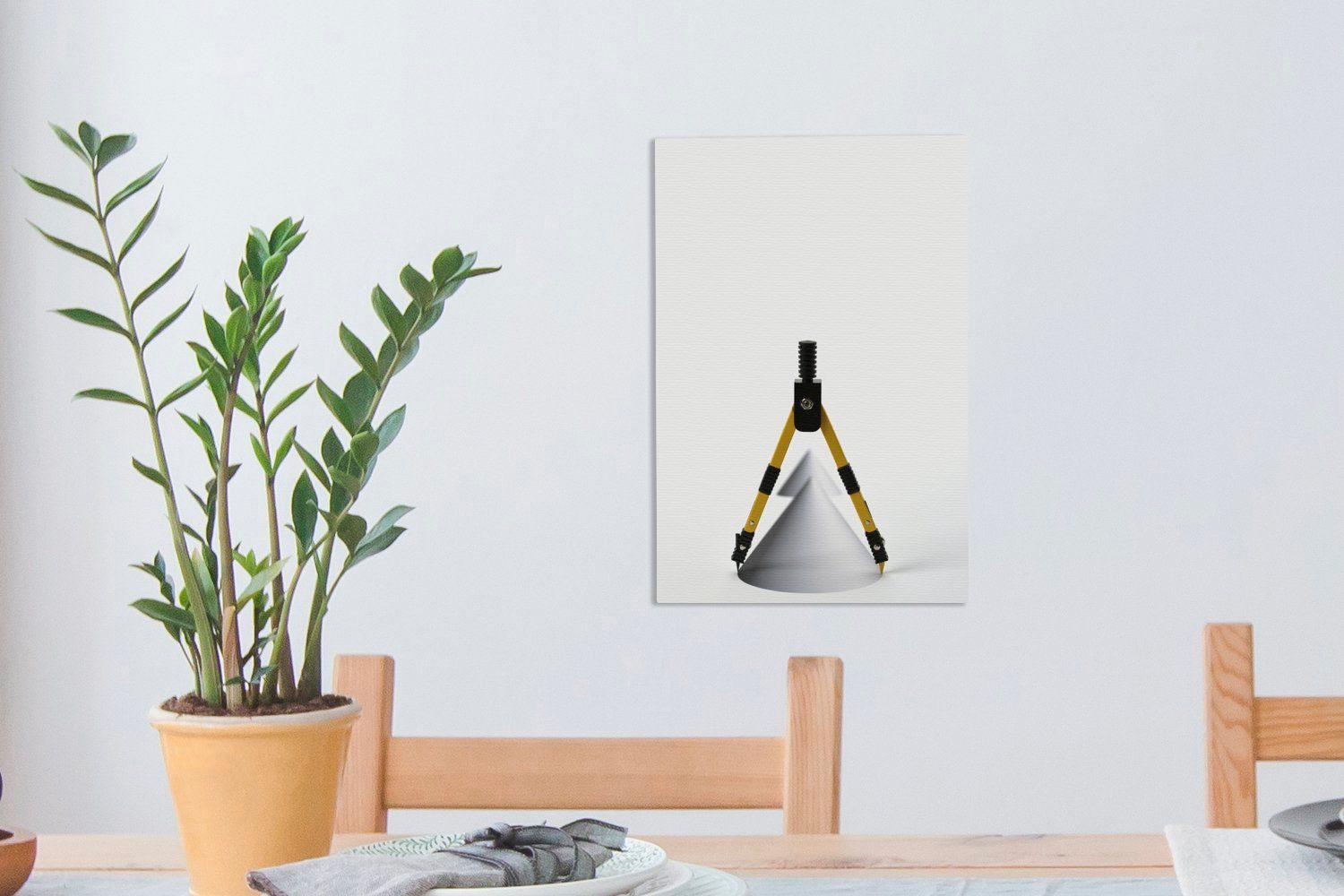 OneMillionCanvasses® Leinwandbild Zackenaufhänger, (1 fertig 20x30 St), Ein cm einem mit Kompass Gemälde, bespannt Kegel, inkl. Leinwandbild