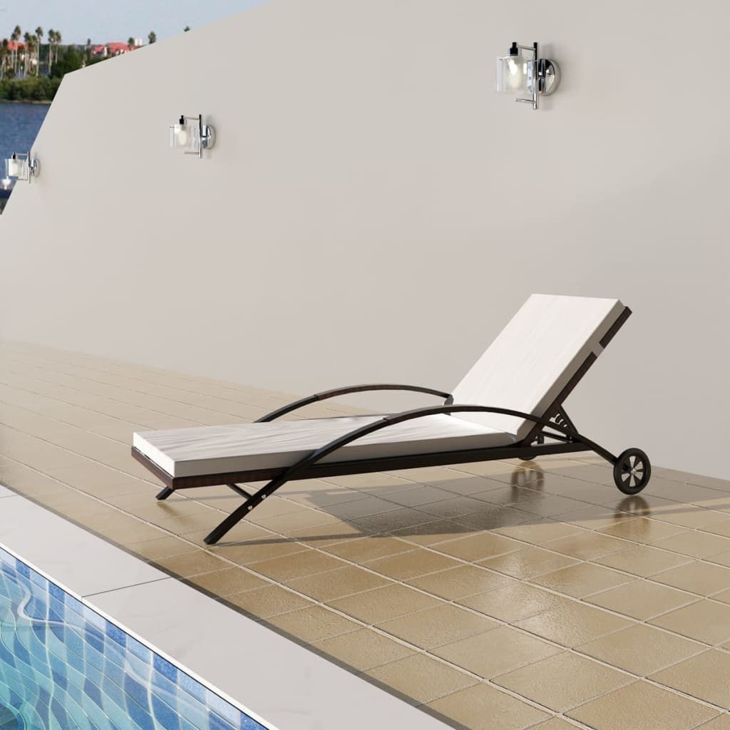 vidaXL Gartenliege Sonnenliege mit Polster & Rollen Poly Rattan Braun, 1 St.