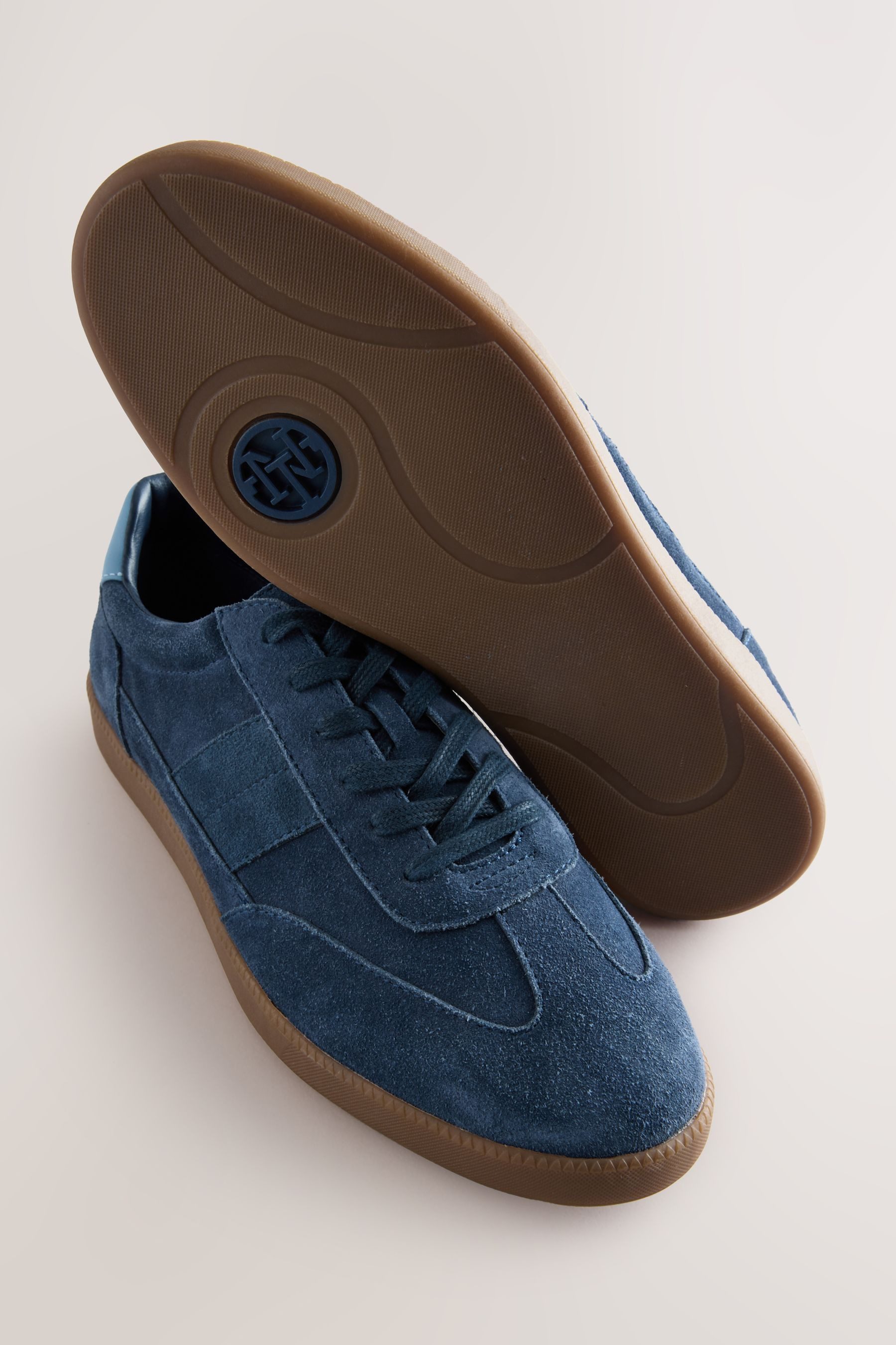 Next Lässig-elegante Sneaker aus Veloursleder Sneaker (1-tlg) günstig online kaufen