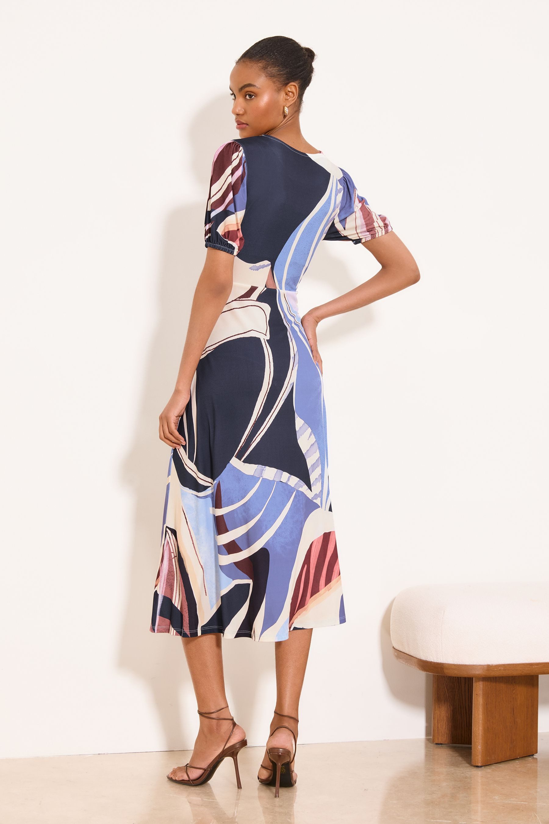 LIPSY Midikleid Lipsy Jersey-Midikleid mit abstraktem Print (1-tlg)