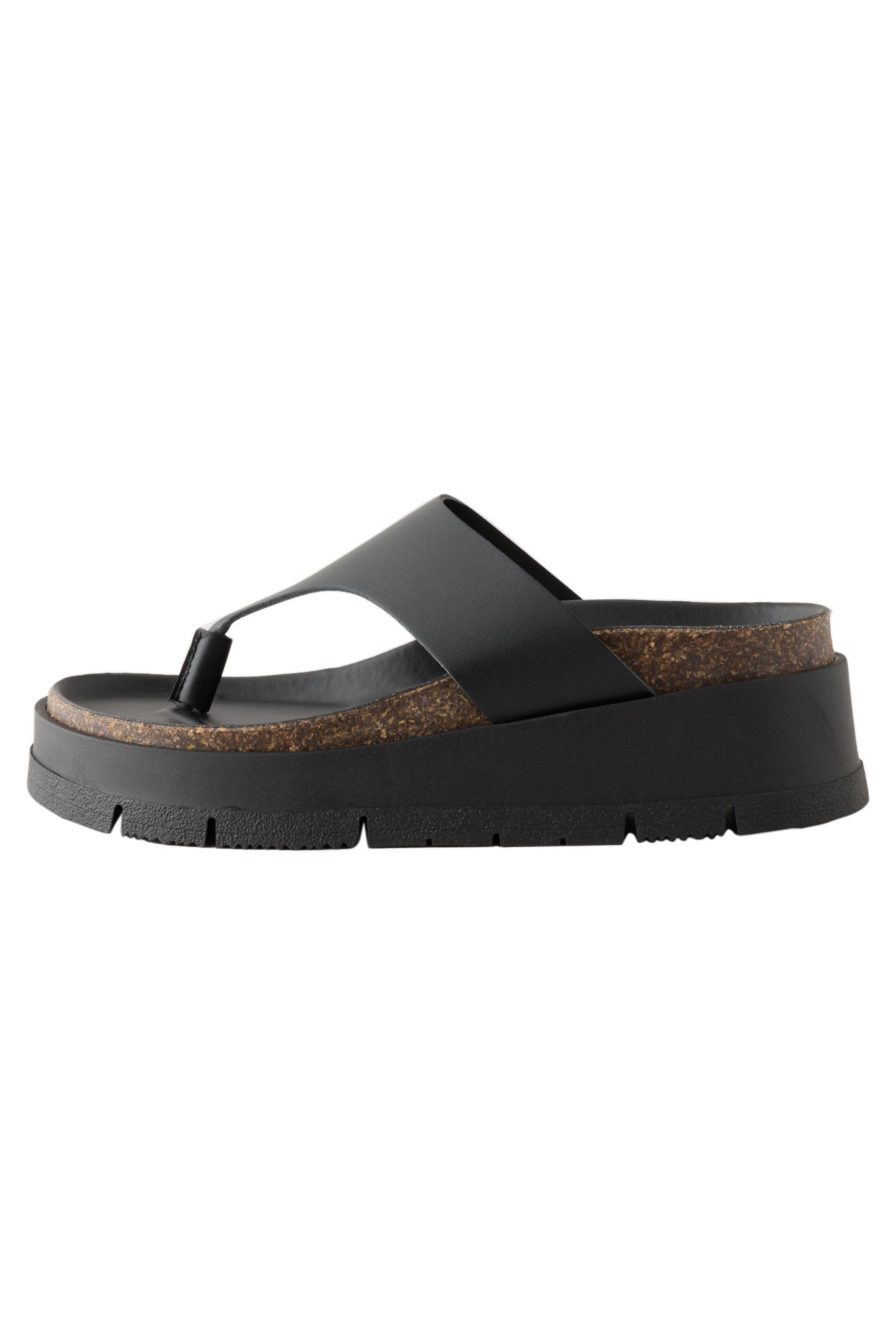 Next Markante Pantoletten aus Leder mit T-Zehensteg Pantolette (1-tlg)