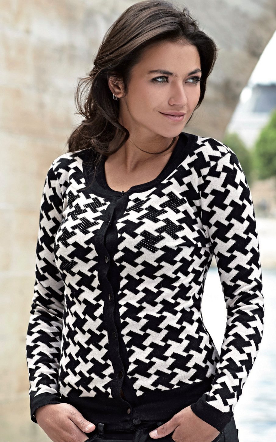 Passioni Cardigan mit schwarzem und weißem Hahnentrittmuster und dezenten Strassdetails
