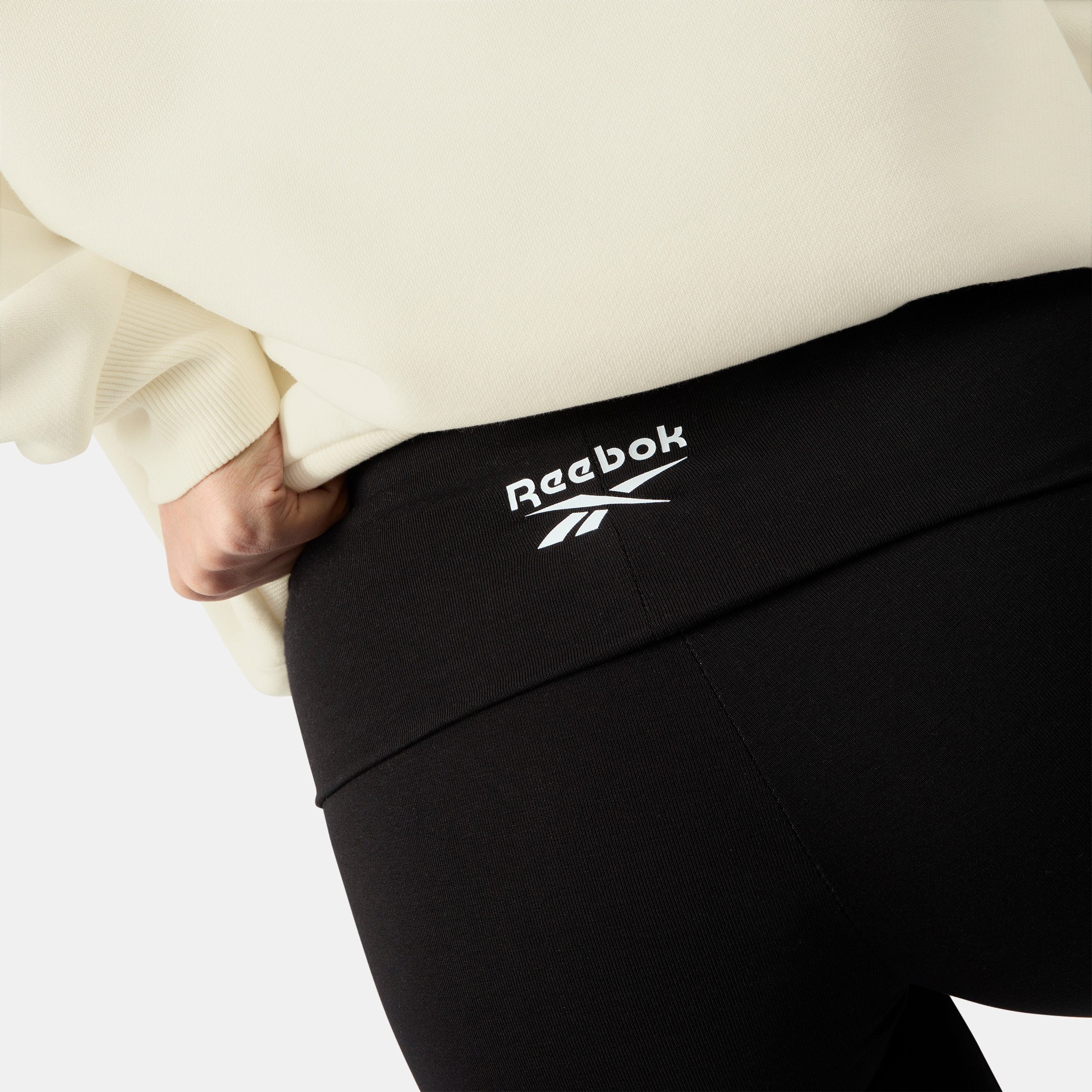 Reebok Leggings TARA SMALL LOGO FLARED LEGGINGS sportlicher Stil