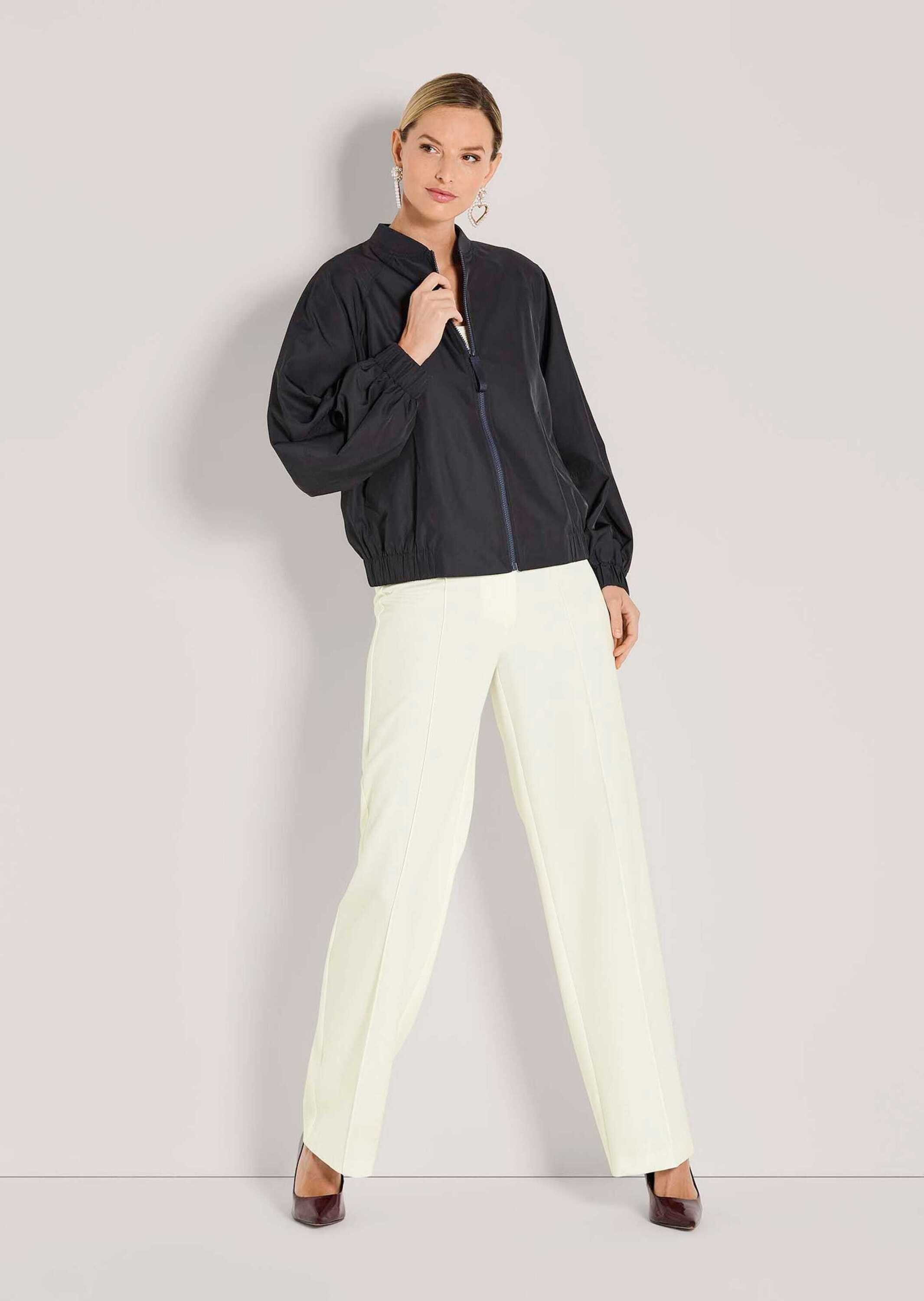 MADELEINE Outdoorjacke Sportlicher Damenblouson mit Zipper Eleganter Look mit Strickbündchen und Falten