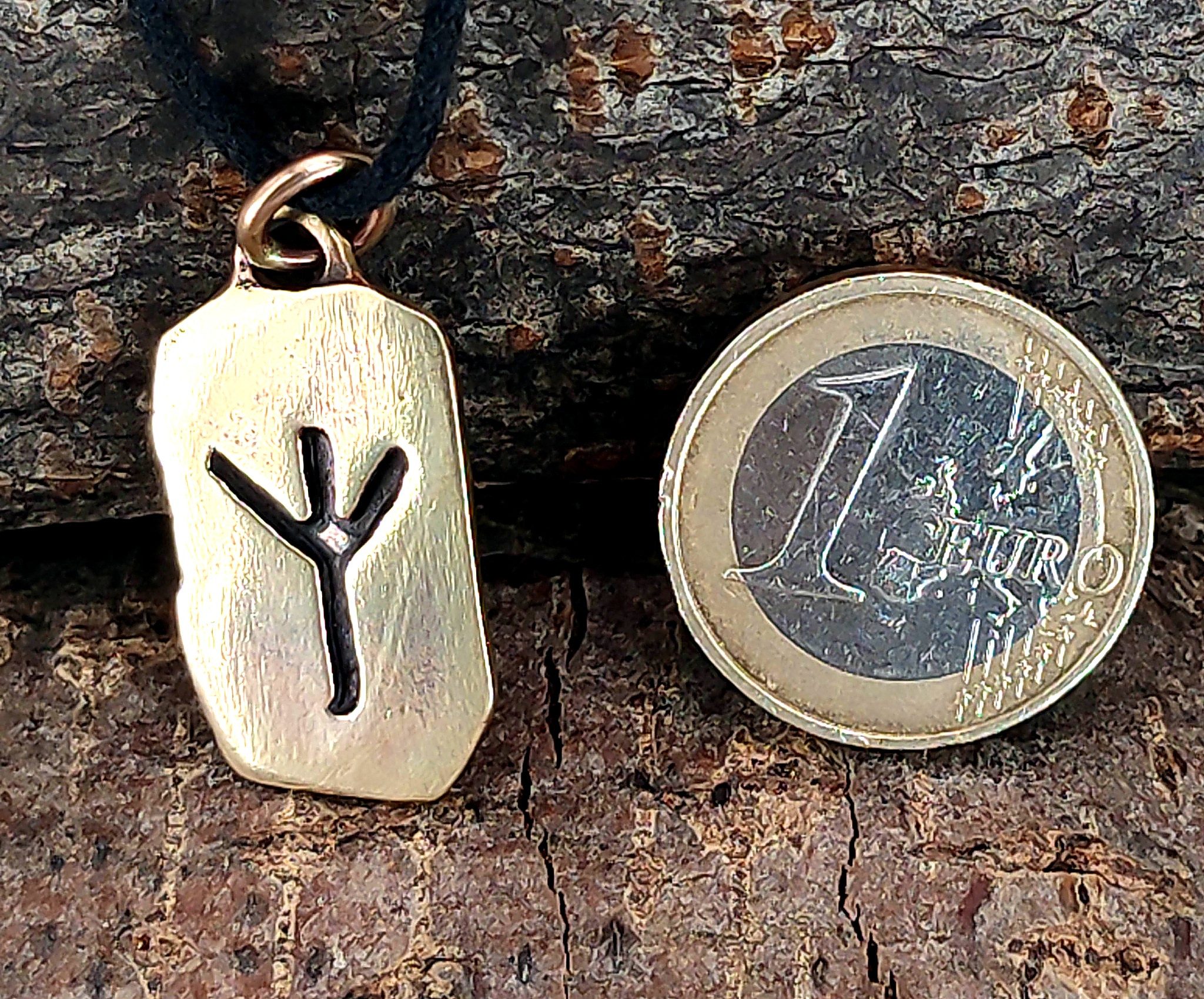 Kiss of Leather Kettenanhänger Rune Runen Anhänger Bronze Buchstabe Z Algiz Elhaz Elch Schutz