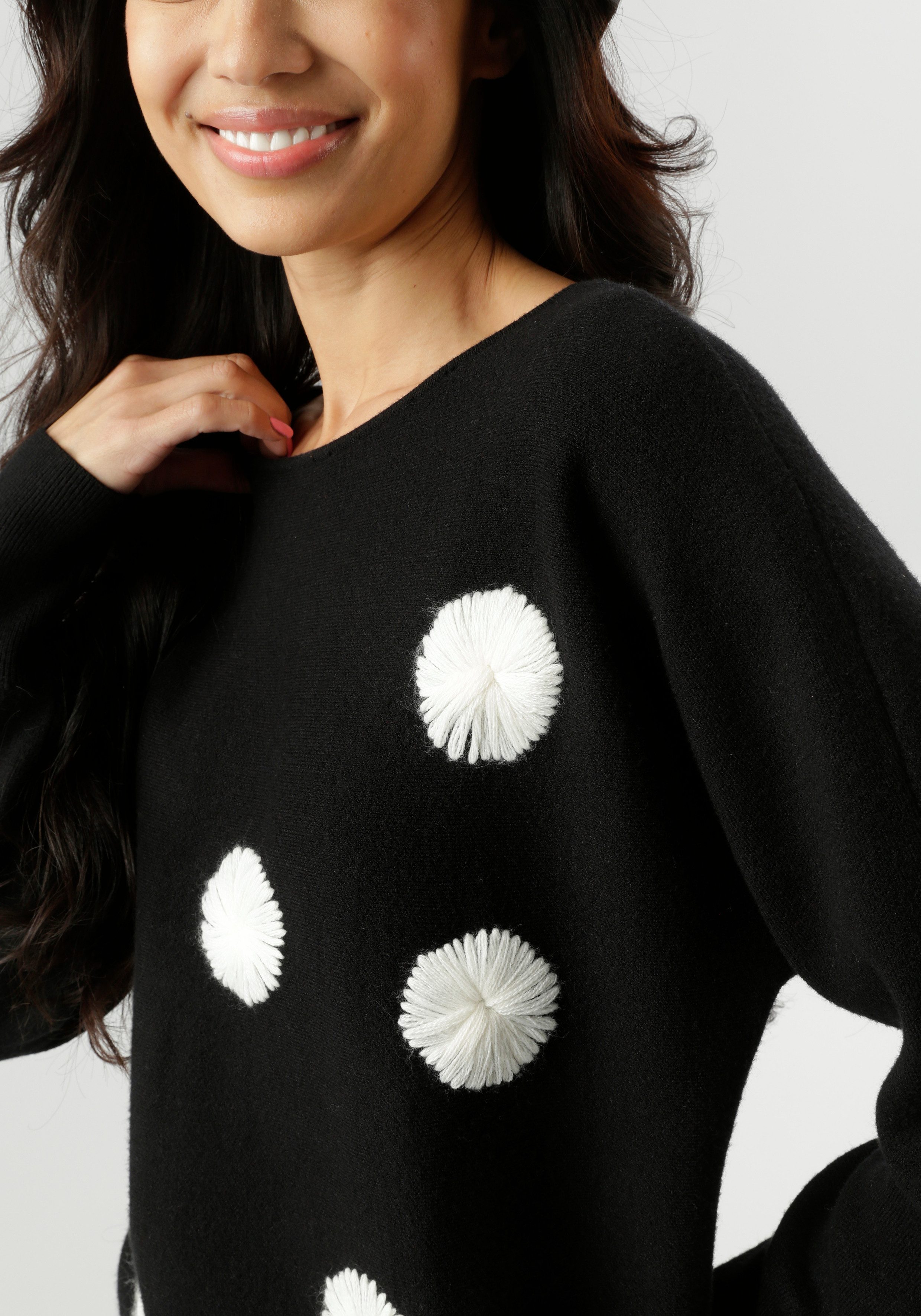 Aniston SELECTED Strickpullover mit extravaganten, aufgestickten Punkten vorne