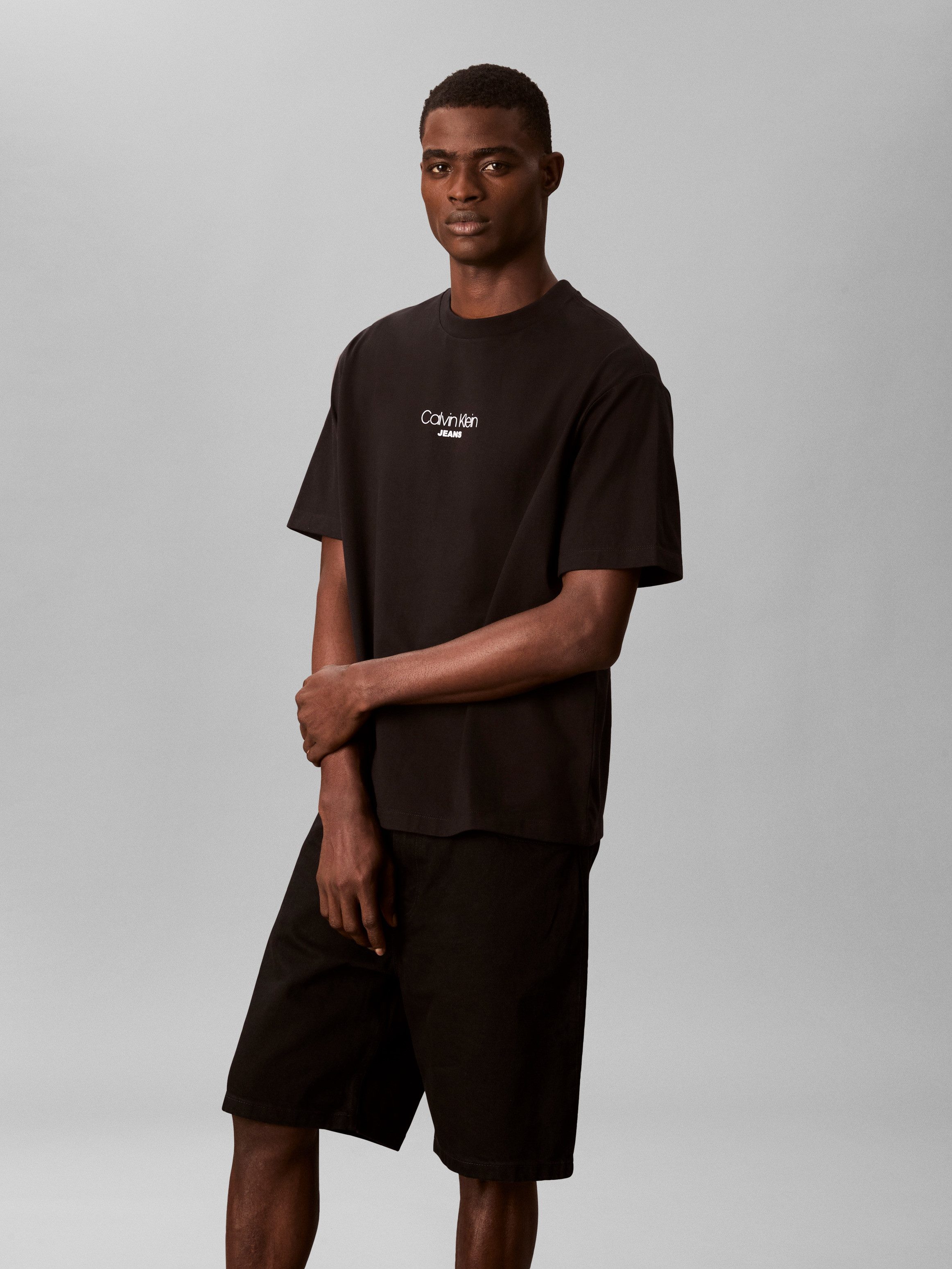 Calvin Klein Jeans T-Shirt Relaxed Fit, Rundhalsausschnitt, Logoprint – Bild 2 von 5