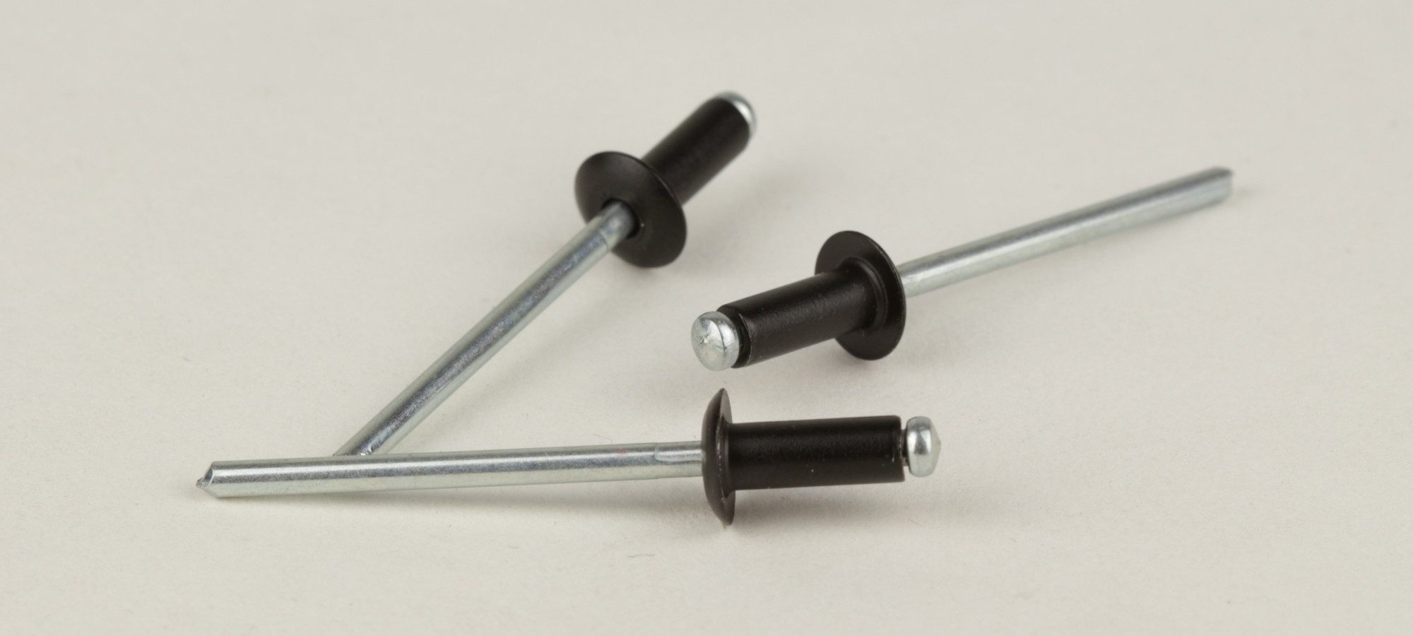 Qonnect Blindniete Blindniete Alu/Stahl verzinkt Flachrundkopf - 4x10 - SCHWARZ - RAL 900, (500 St)