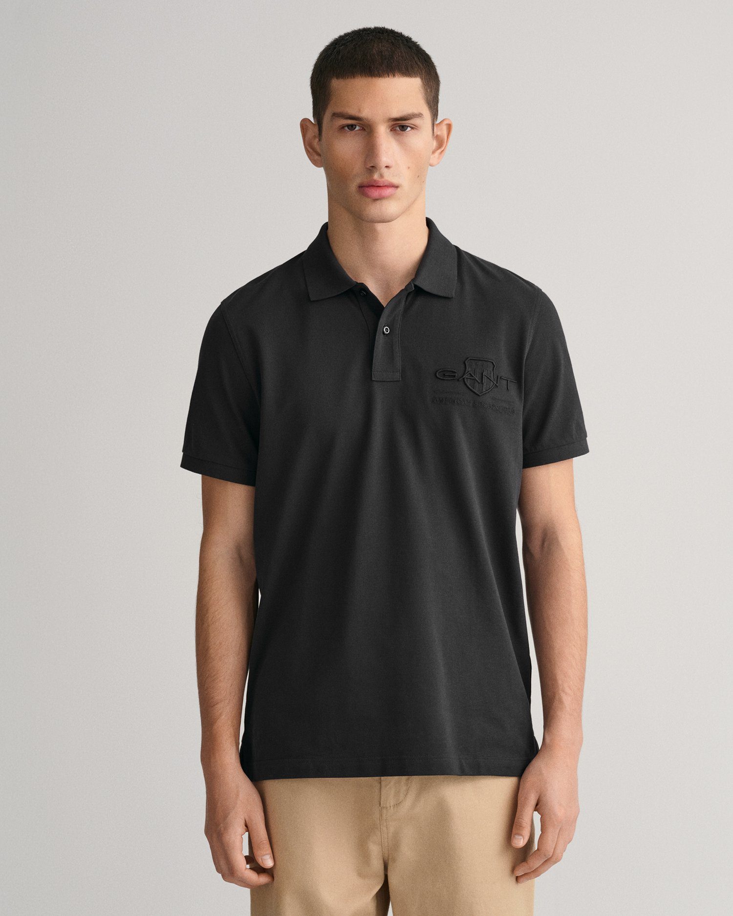 Gant Poloshirt REG TONAL SHIELD SS RUGGER Ton in Ton Stickerei auf der Brust