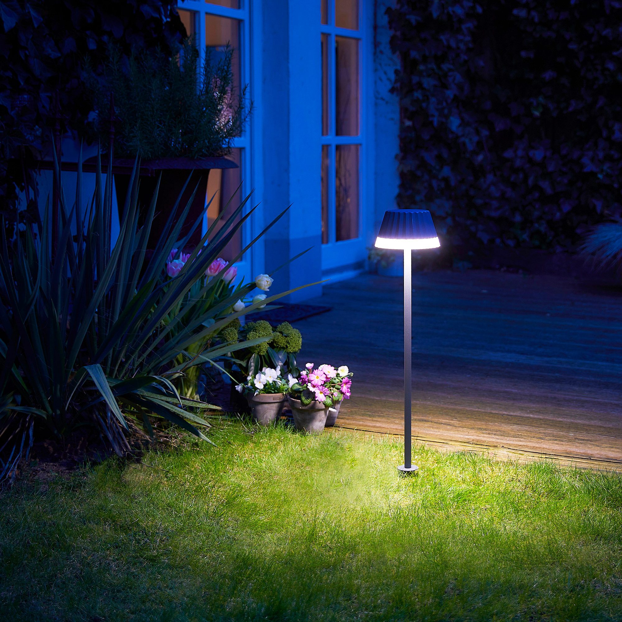 Northpoint LED Laterne Aluminium Außenlampe 10W 62cm mit Erdspieß und 2m Kabel für Garten