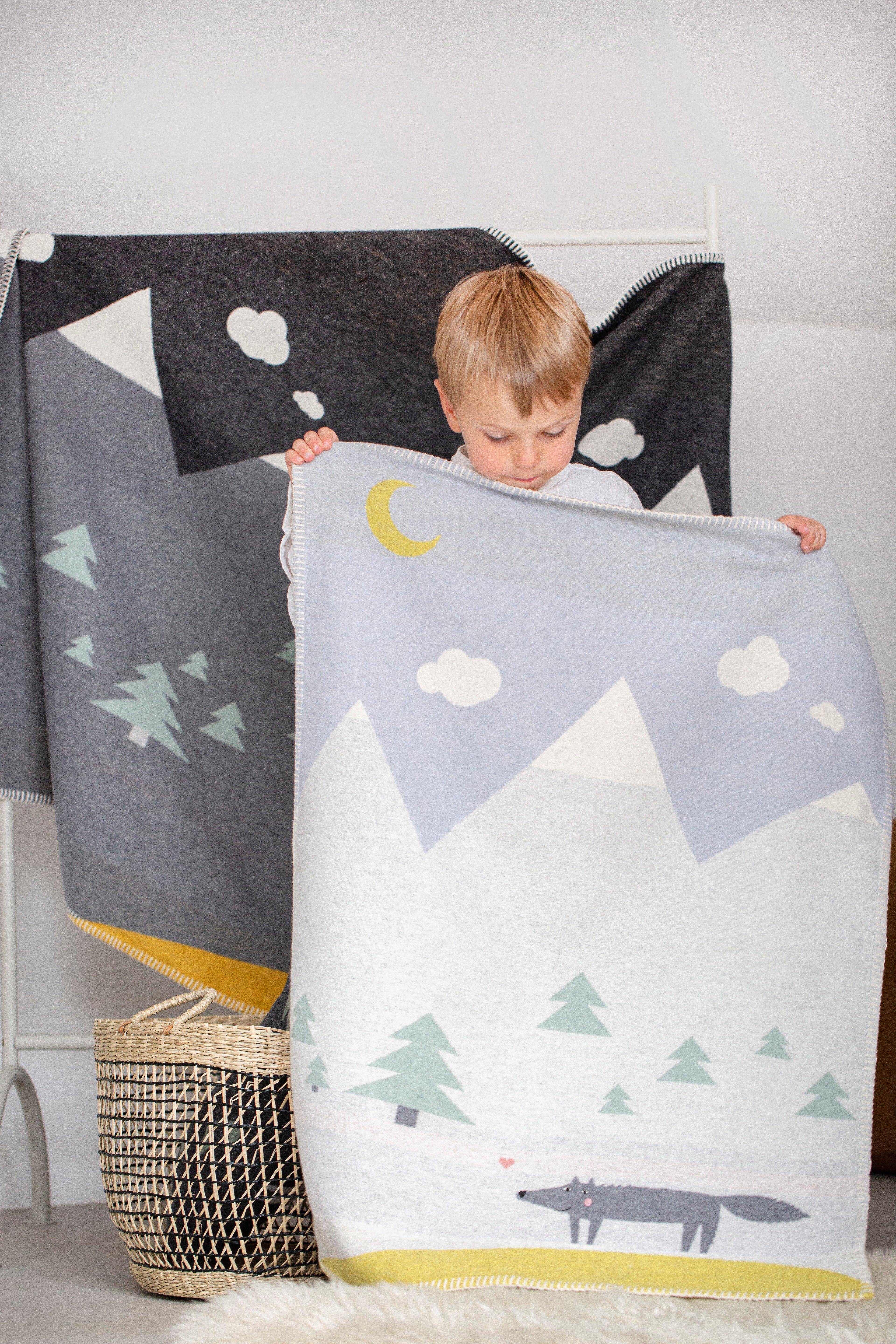 Babydecke Lili mit Stick 'Wolf' 70 x 90 cm Nordsee - Blau, DAVID FUSSENEGGER