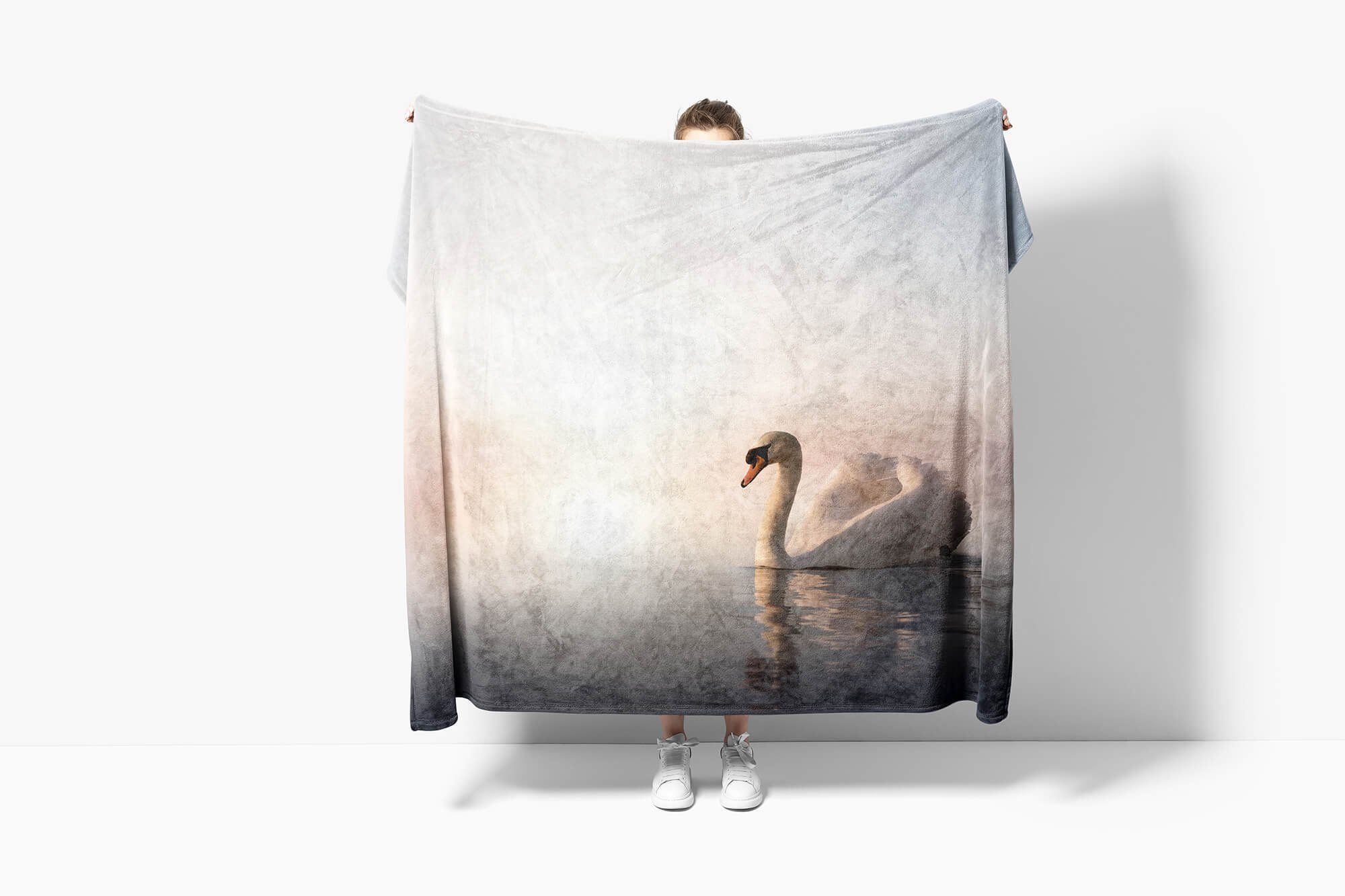 Sinus Art Handtücher Schwan Handtuch See, Kuscheldecke (1-St), Saunatuch schöner Tiermotiv Handtuch Baumwolle-Polyester-Mix mit Strandhandtuch