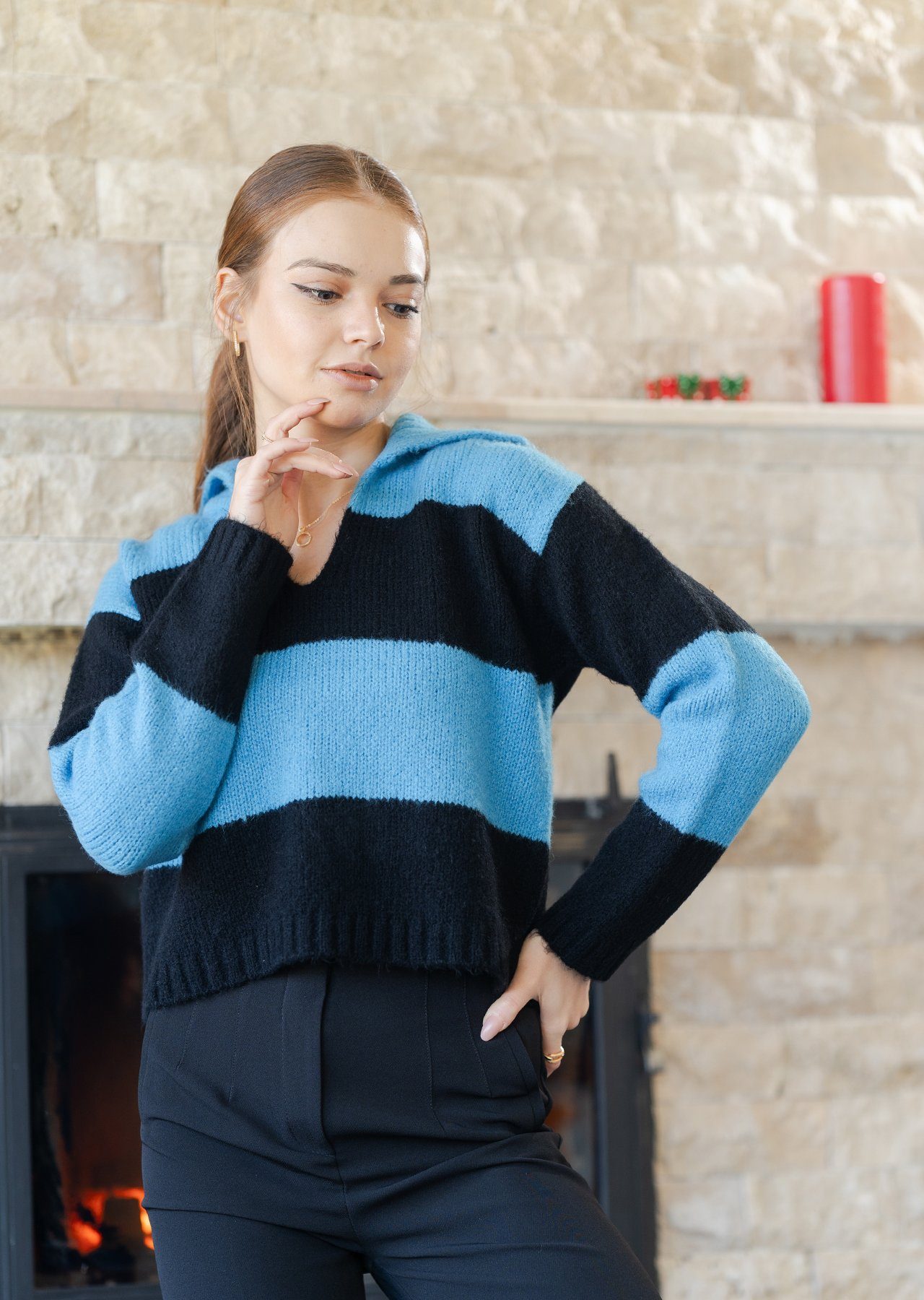 Authentic Klein Strickpullover zweifarbigen Strickpullover mit V-Ausschnitt und Kragen