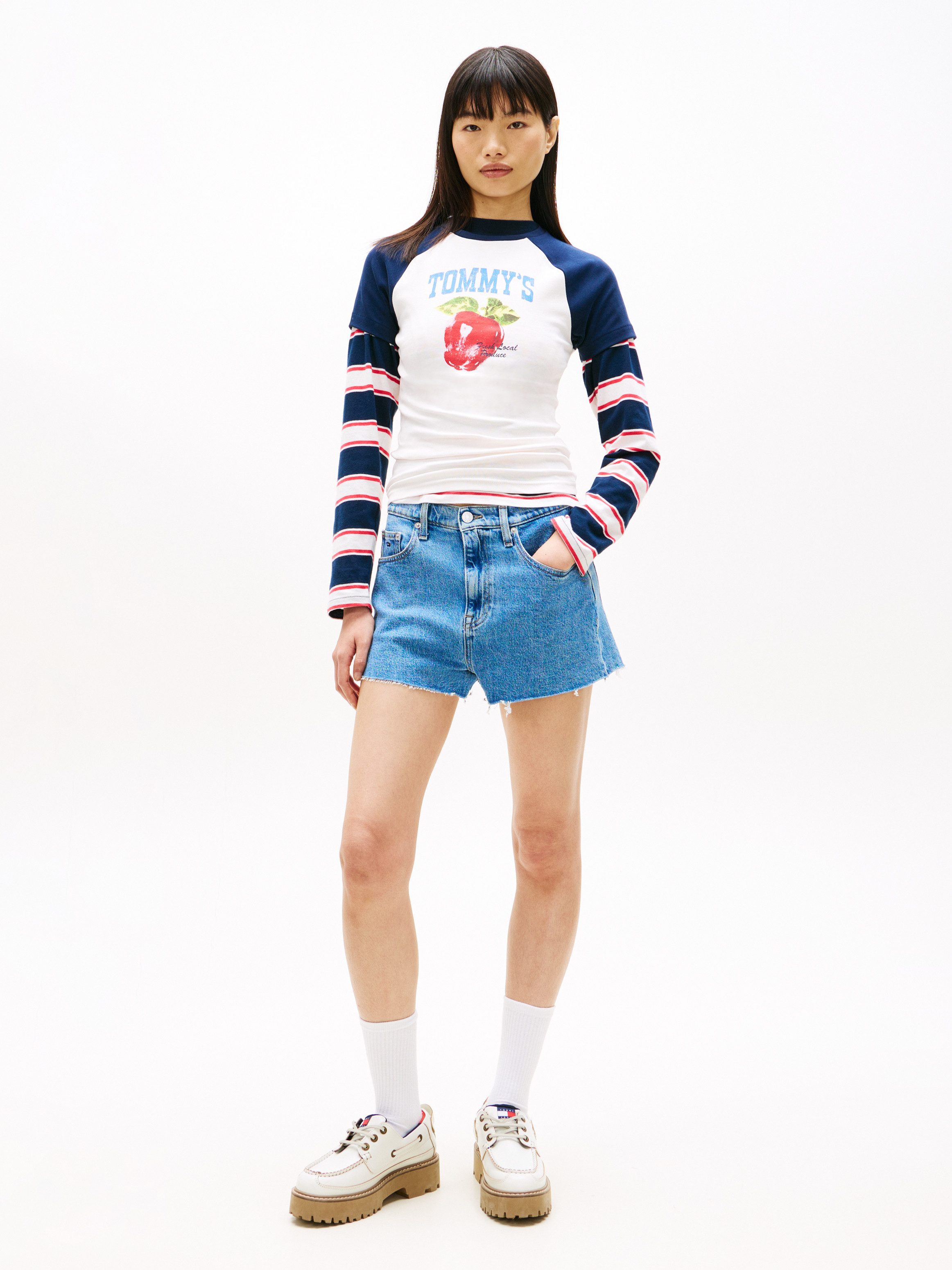 Tommy Jeans Jeansshorts HOT PANT BJ4138 mit hohem Bund, authentische Stone-Waschung