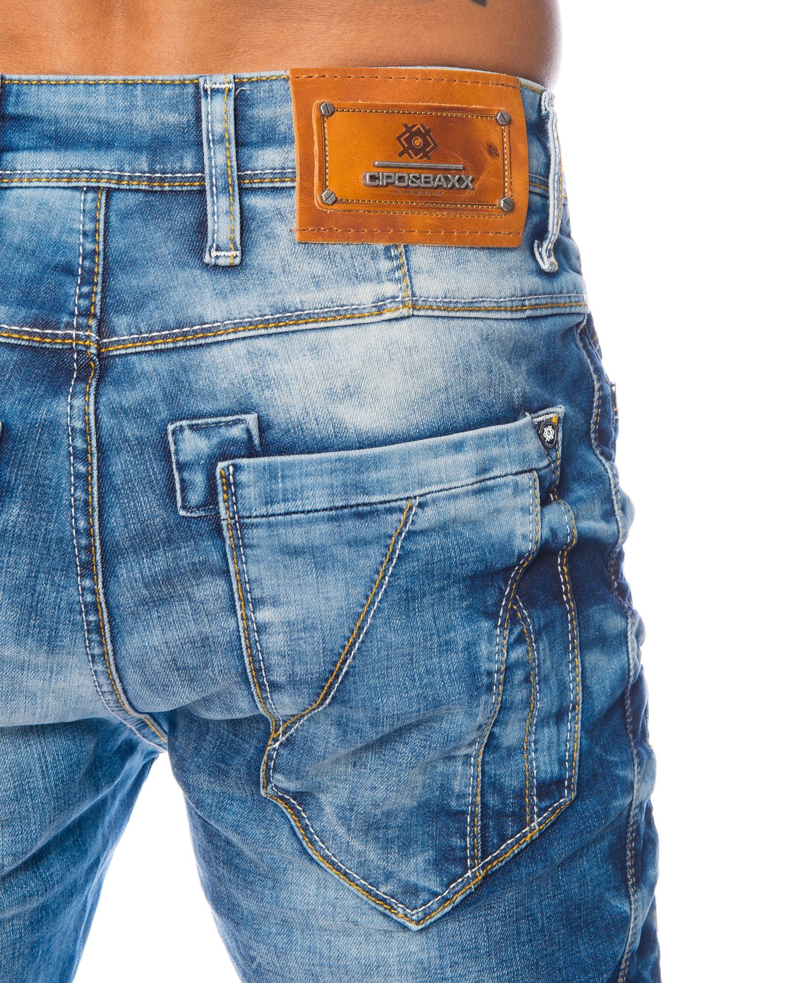 Cipo & Baxx Regular-fit-Jeans Herren Jeans mit aufwendigen Nahtstrukturen und Knopfleiste Bunte Verschlussknöpfe für dezenten Hingucker – Bild 5 von 5