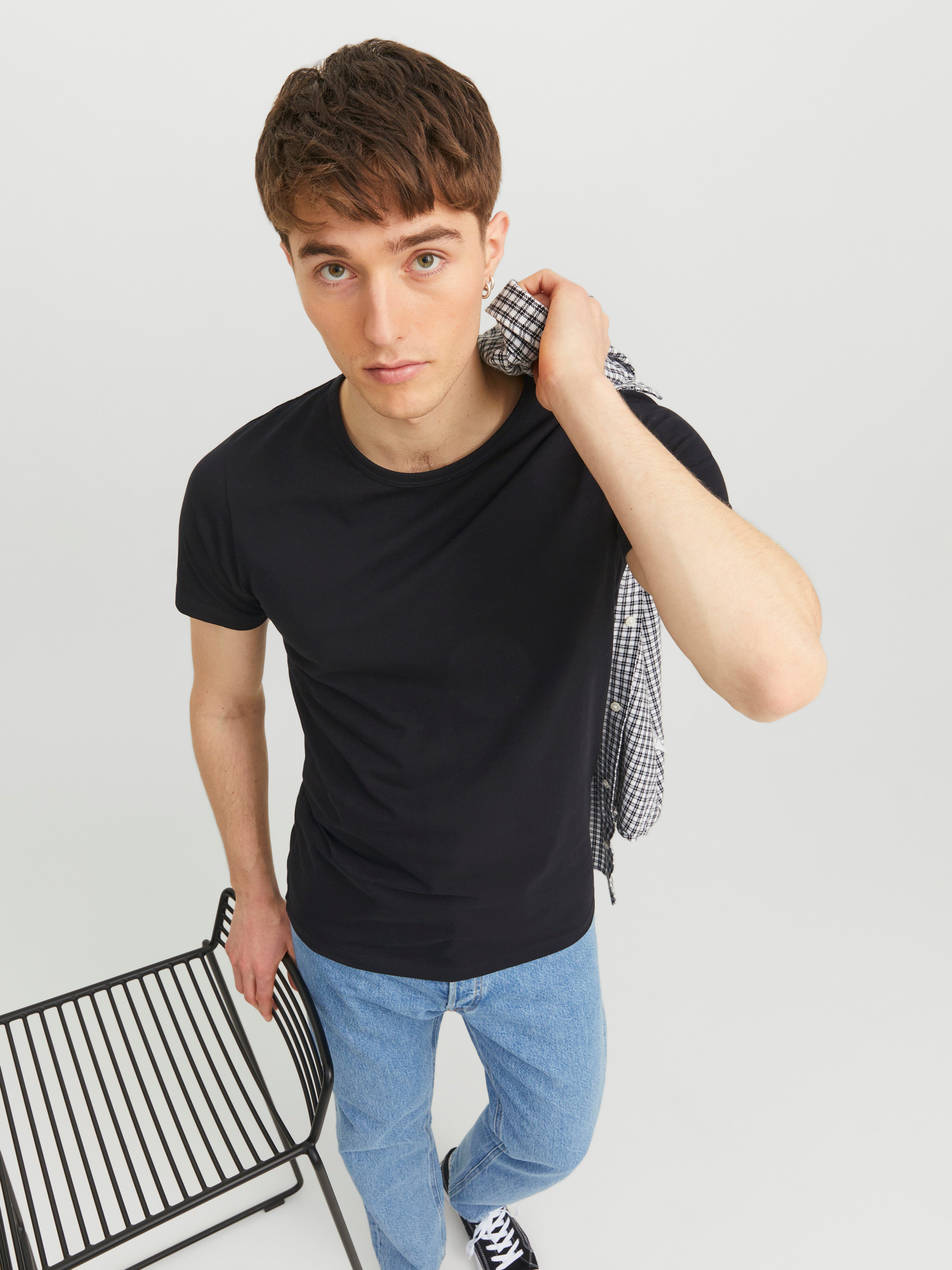 Jack & Jones T-Shirt JJEBASIC mit schmaler Passform für jeden Tag unifarben, modisch, schmal, Baumwollmischung, Rundhals