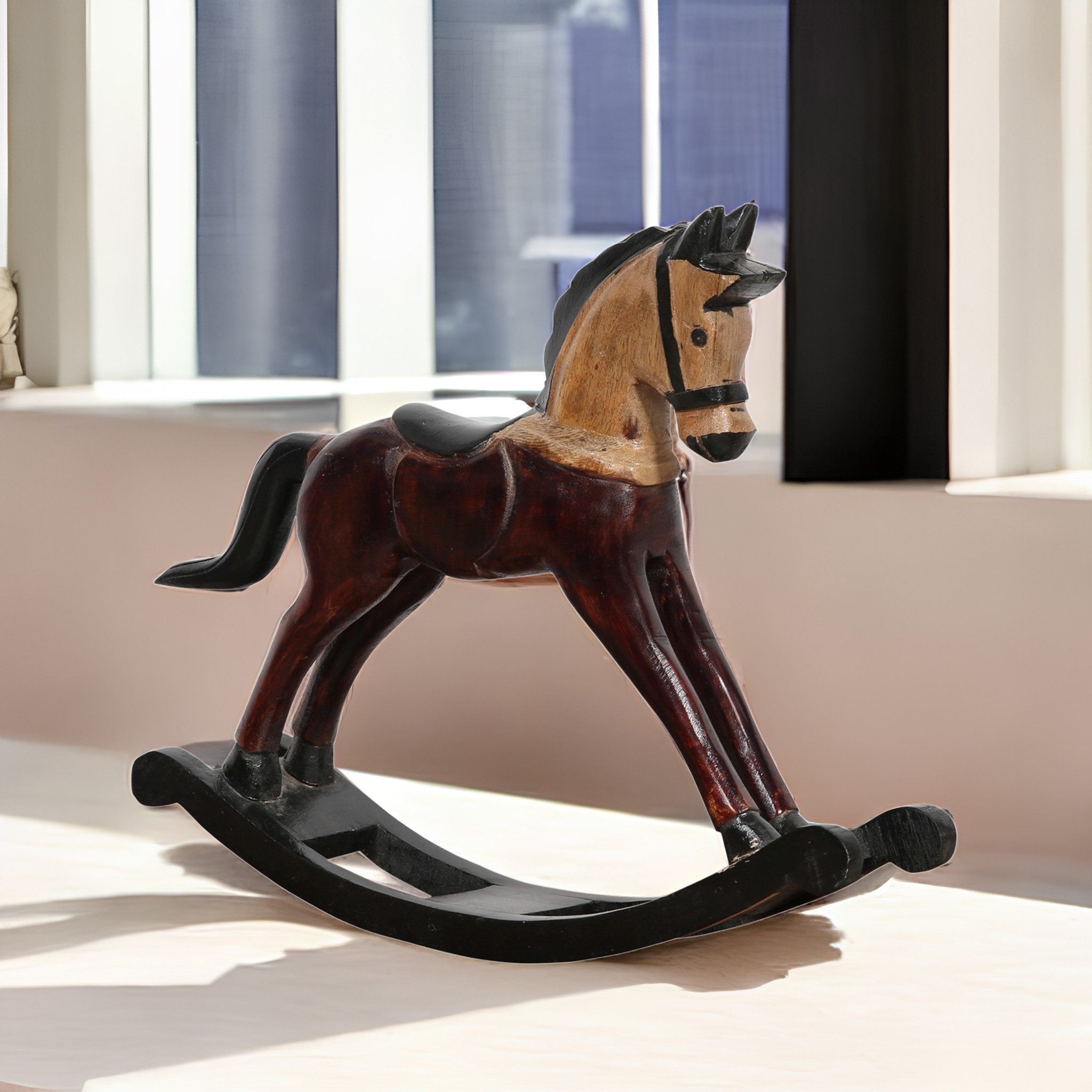 Marrakesch Orient & Mediterran Interior Tierfigur Schaukelpferd Dekofigur aus Holz als Tischdekoration Hest Dunkelbraun (1 St), Handgeschnitzt