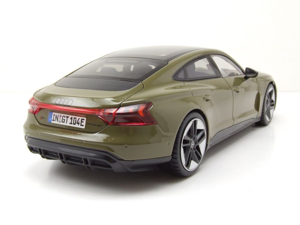 Bburago Modellauto Audi RS e-tron GT 2022 grün, Maßstab 1:18