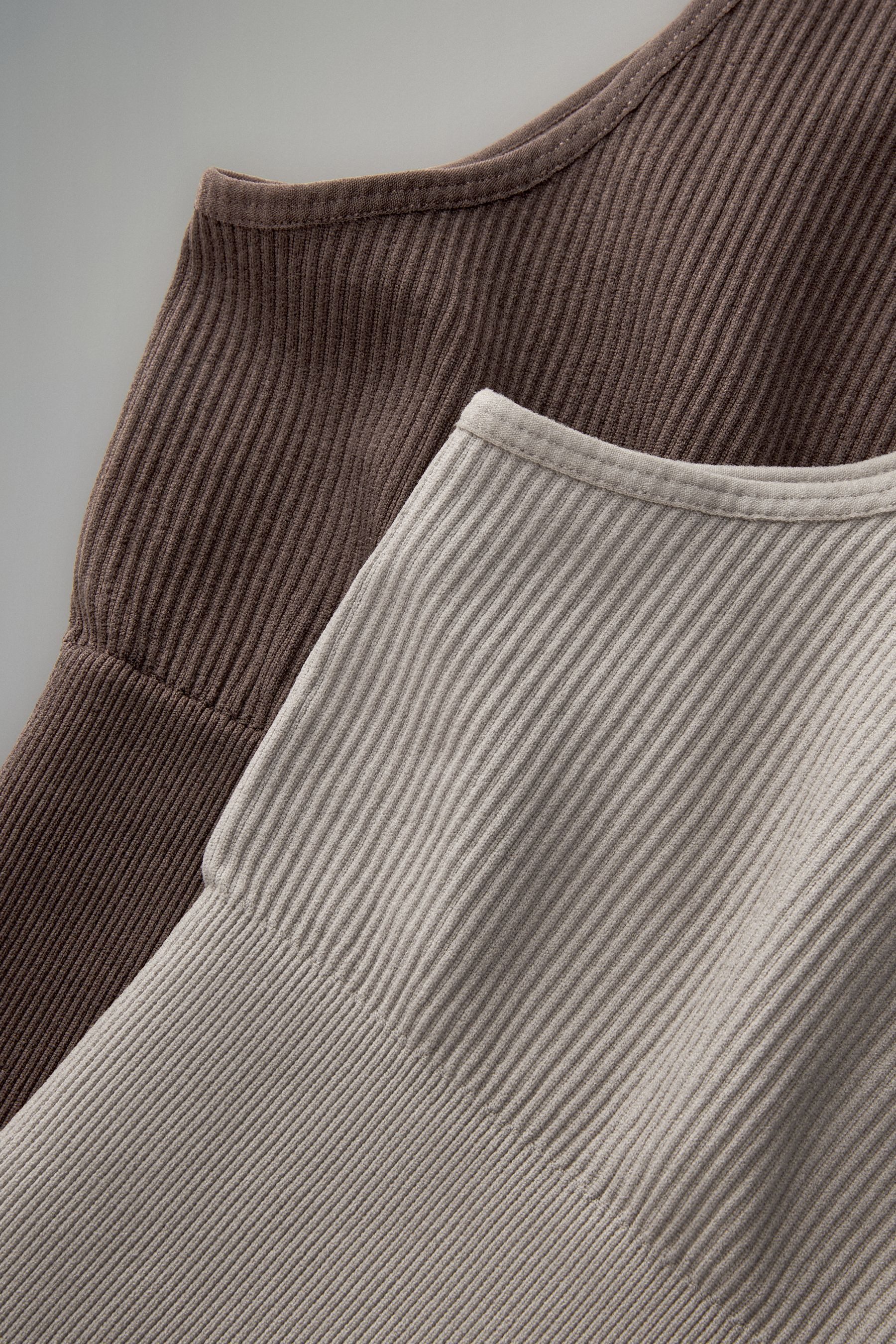 The Set Shirttop 2er-Pack nahtlose, gerippte Trägertops (2-tlg)