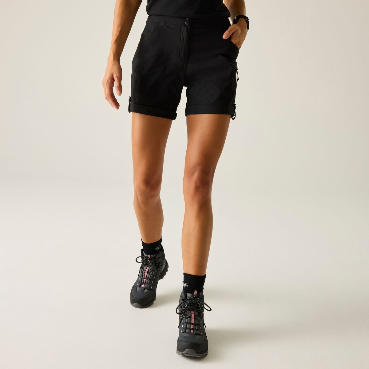 Dare2b Funktionsshorts Melodic III Short Vielseitige Damen-Shorts mit UV-Schutz und wasserabweisender