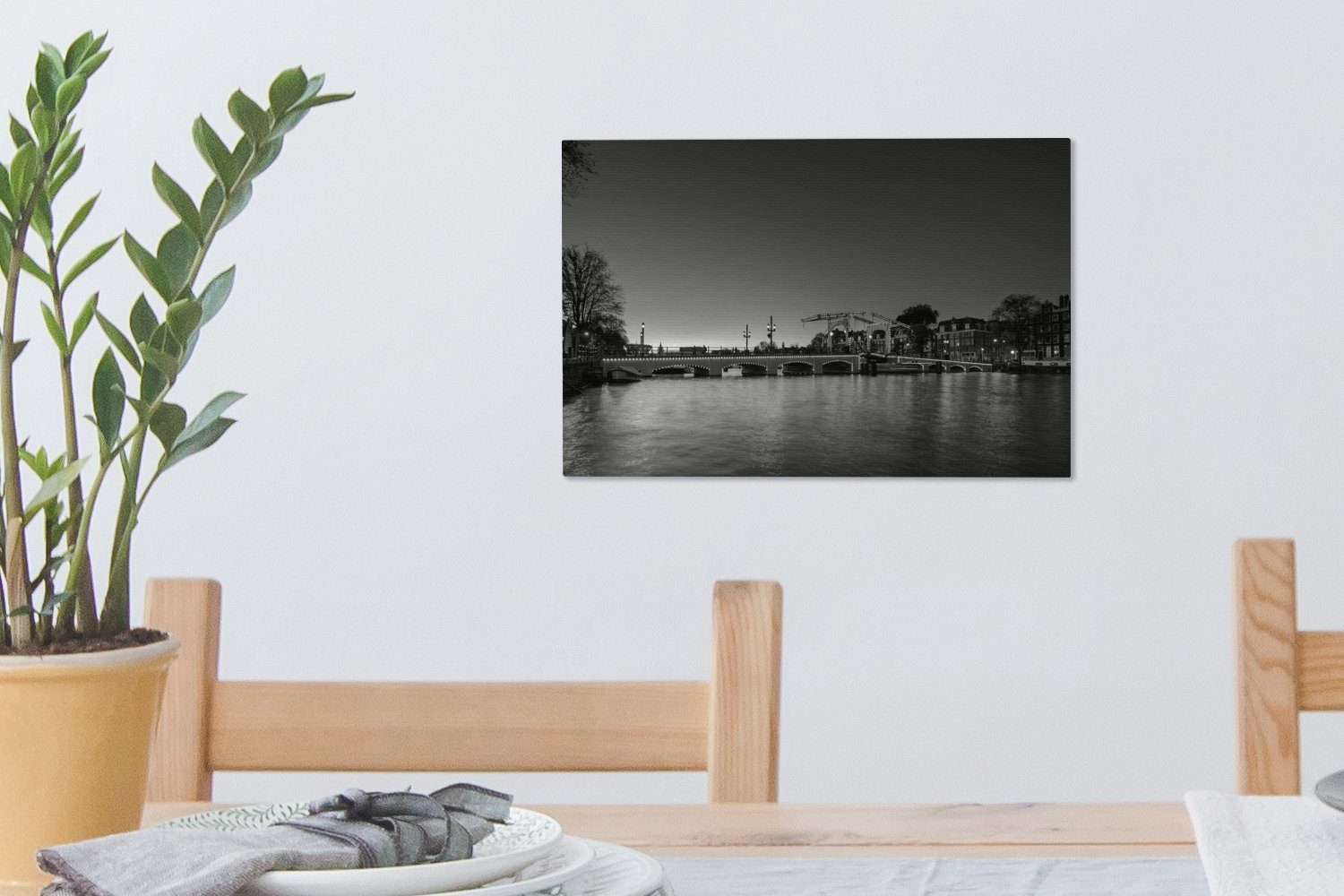 OneMillionCanvasses® Leinwandbild Schlanke Brücke über - weiß, die schwarz 30x20 Wanddeko, Wandbild Amstel und (1 Leinwandbilder, Aufhängefertig, St), cm