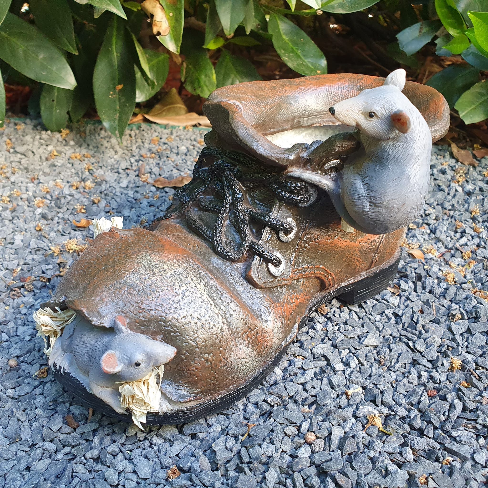 Aspinaworld Gartenfigur Pflanzschuh zum bepflanzen mit Maus im Schuh 13 cm günstig online kaufen