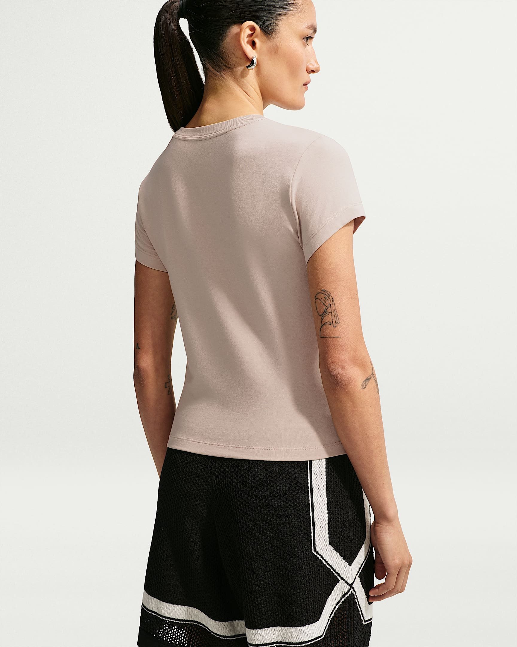 Nike Sportswear T-Shirt W NSW NK CHLL KNT MD CRP mit Rundhalsausschnitt, Kurzarm, aus Jersey, lockerer Schnitt