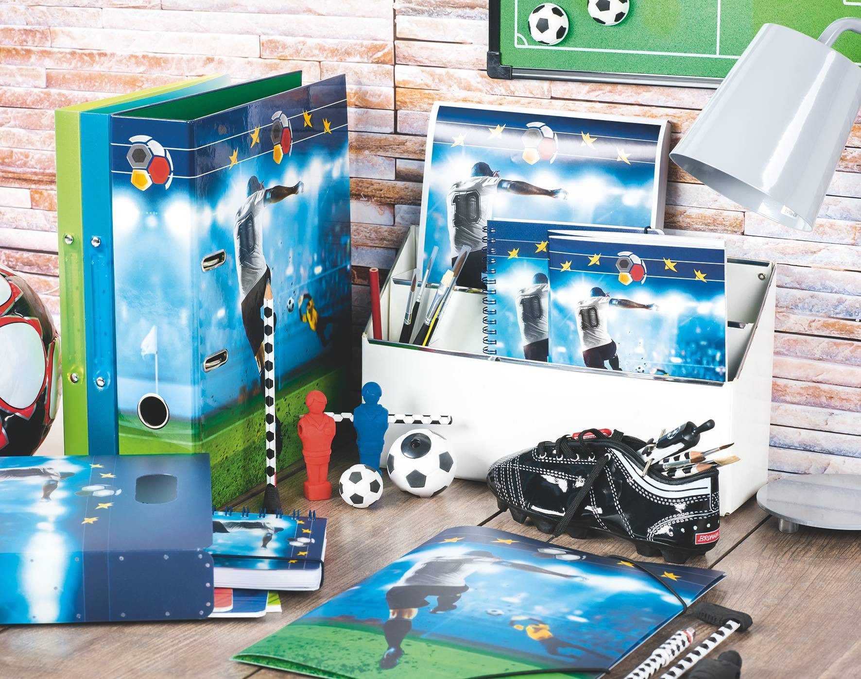 Baier & Schneider Radiergummi Radiergummi Fußball International 3D Kicker, mit Loch für Bleistifte