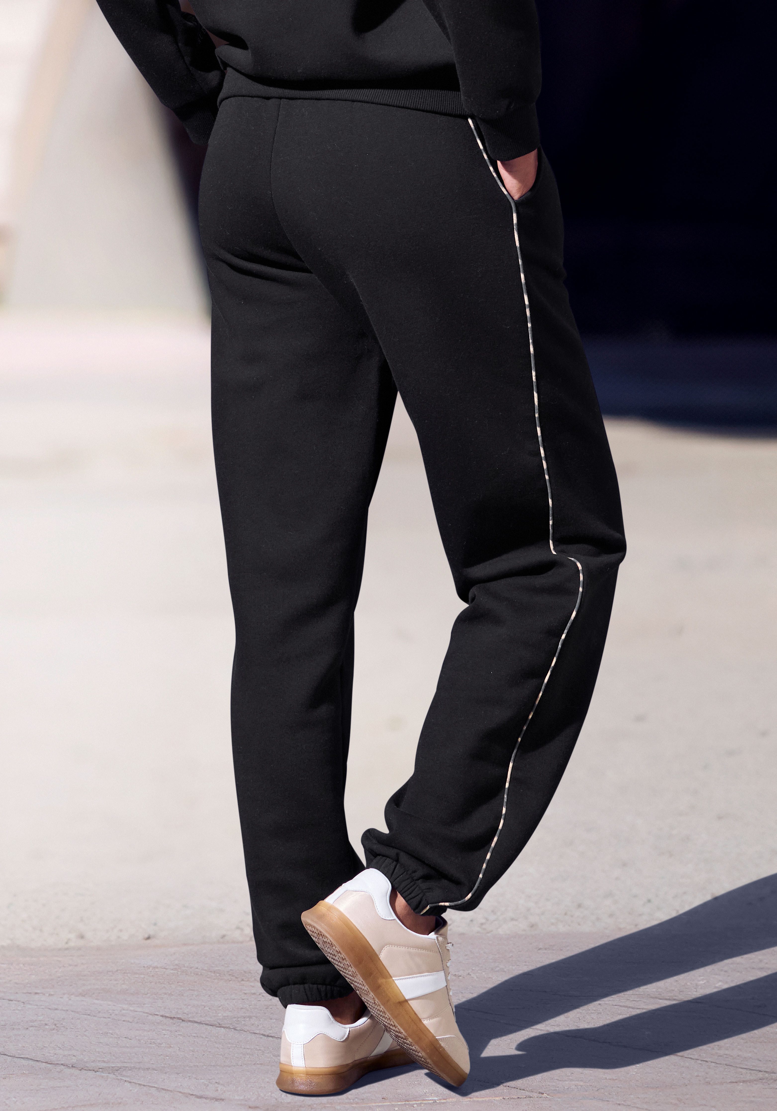 Buffalo Sweathose Loungehose mit seitlichen Piping in Leo-Optik, Home- und Loungewear